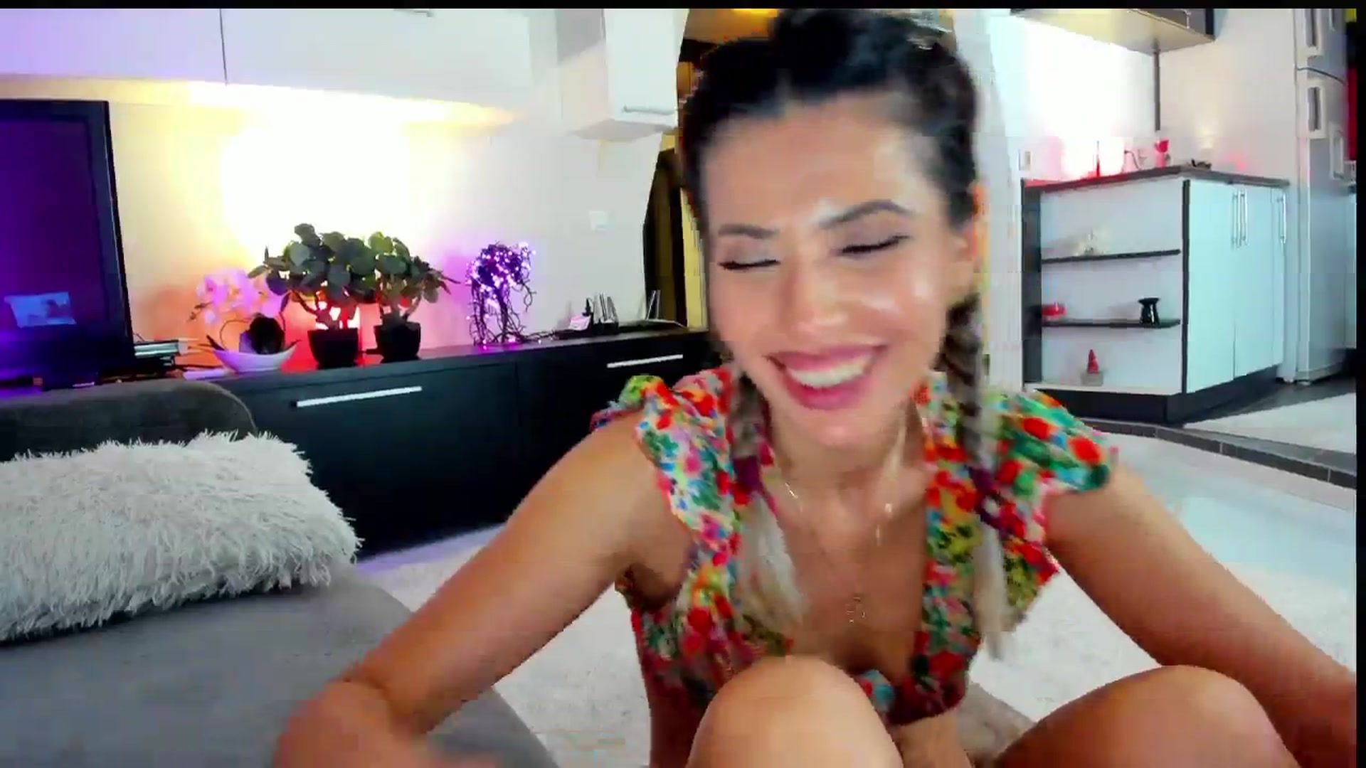 Gallery image thumbnail from SmileyTinaa's myfreecams stream on, 06/01/2024, 01:27 image 18 of 20