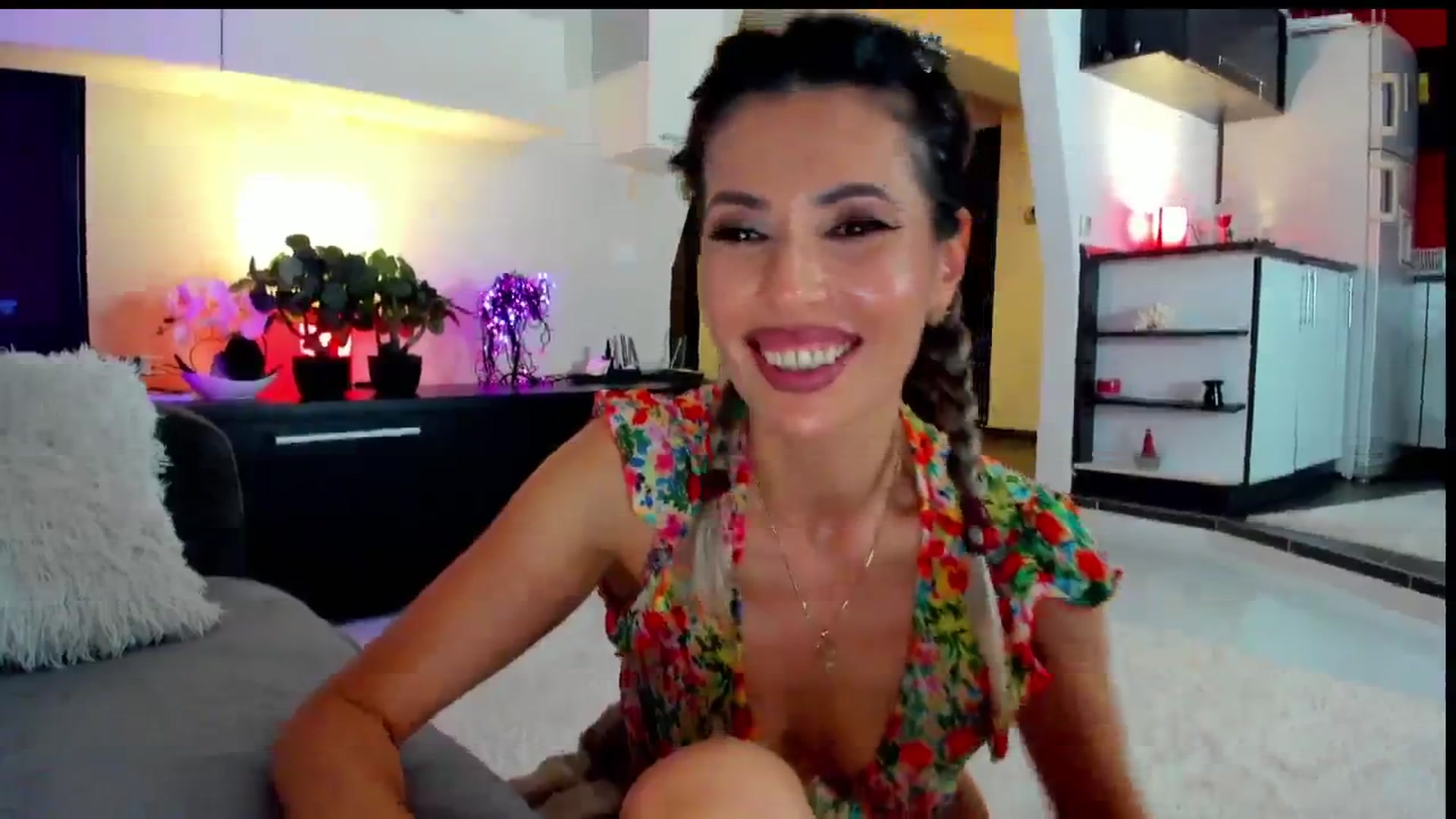 Gallery image thumbnail from SmileyTinaa's myfreecams stream on, 06/01/2024, 01:27 image 3 of 20