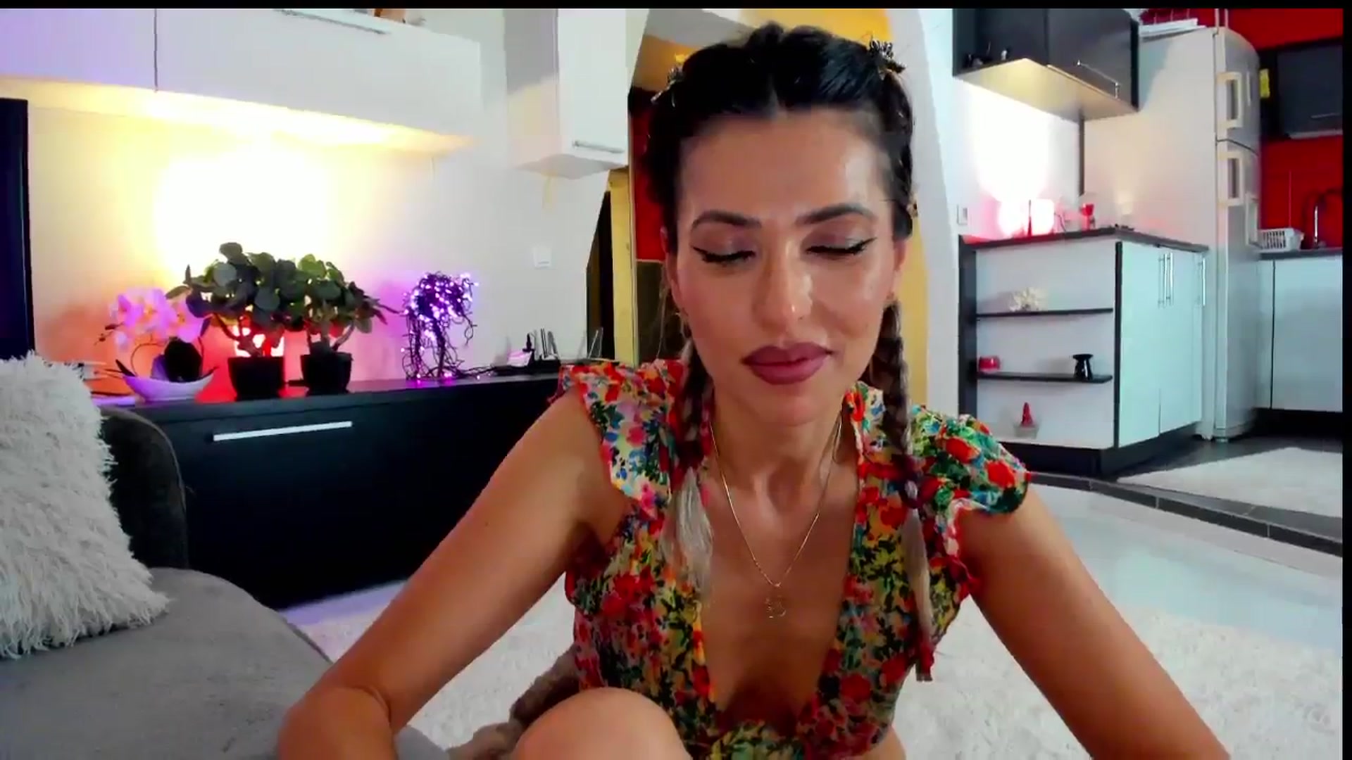 Gallery image thumbnail from SmileyTinaa's myfreecams stream on, 06/01/2024, 01:27 image 4 of 20