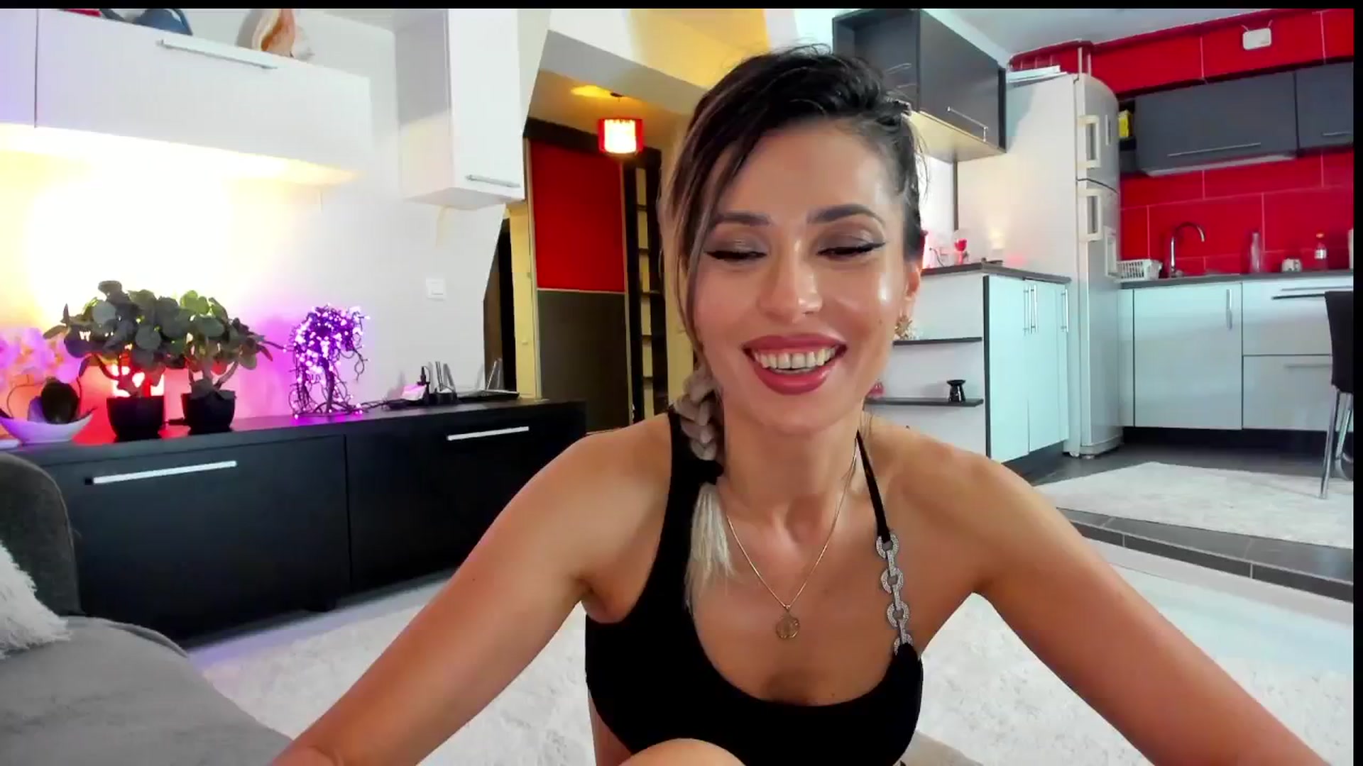 Gallery image thumbnail from SmileyTinaa's myfreecams stream on, 06/07/2024, 01:30 image 6 of 20
