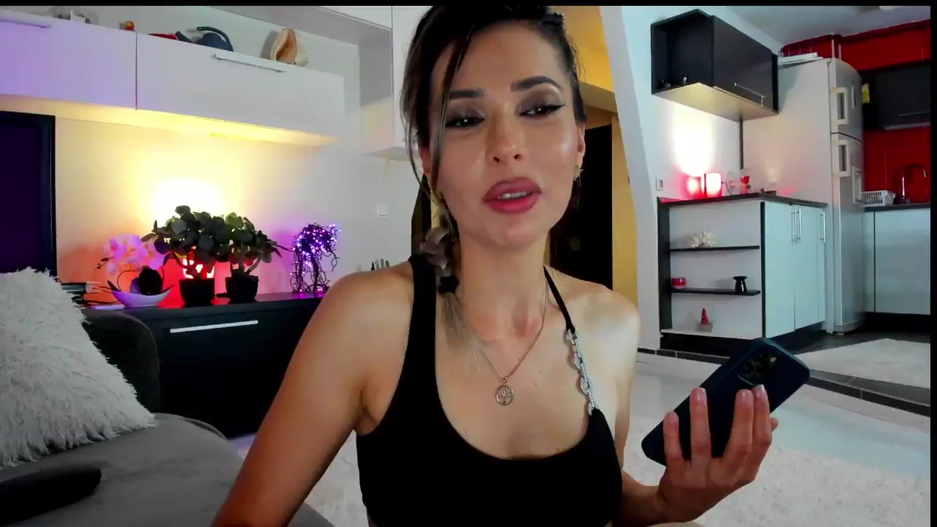 Gallery image thumbnail from SmileyTinaa's myfreecams stream on, 06/07/2024, 01:30 image 7 of 20