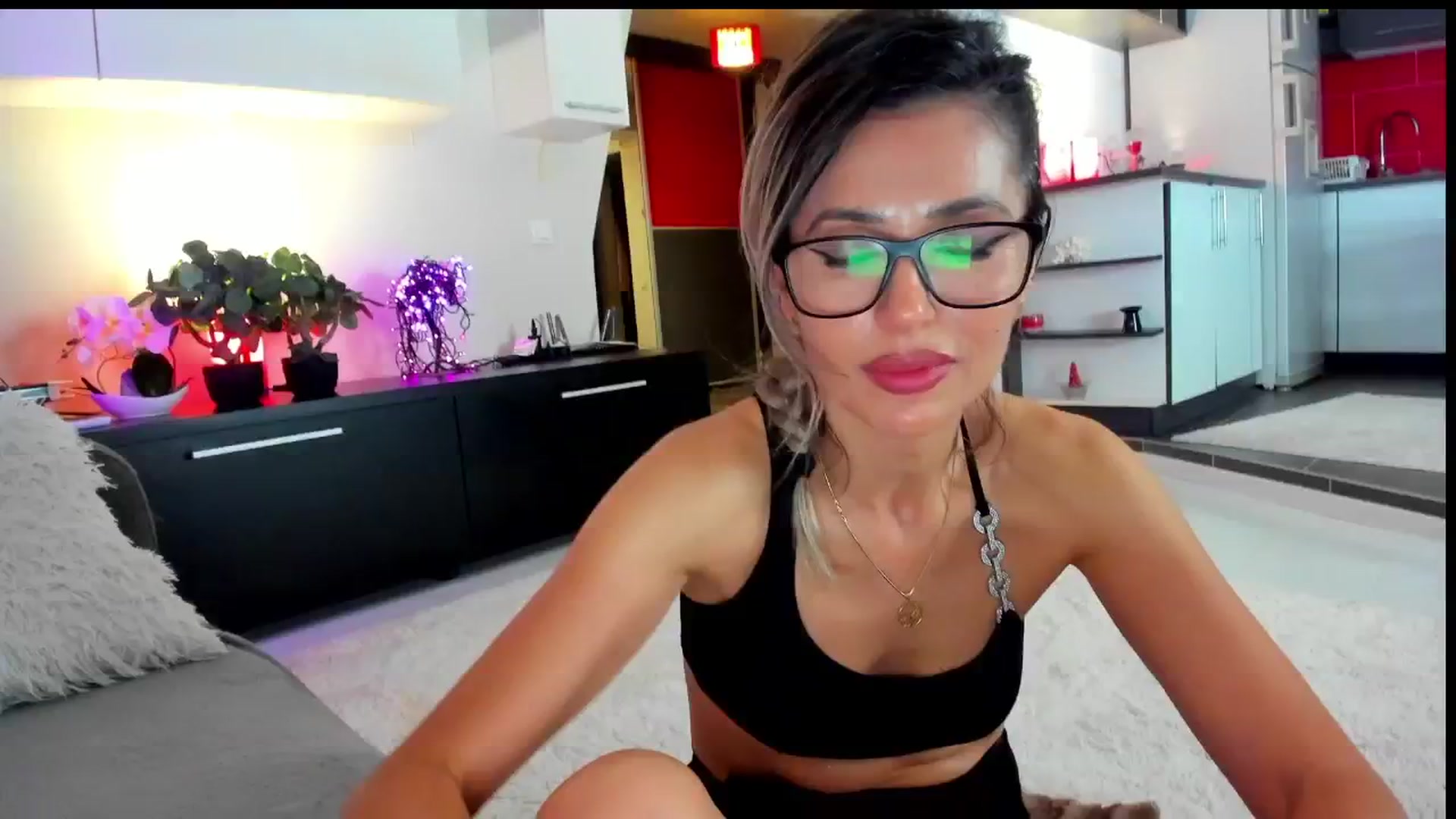 Gallery image thumbnail from SmileyTinaa's myfreecams stream on, 06/07/2024, 03:26 image 15 of 20