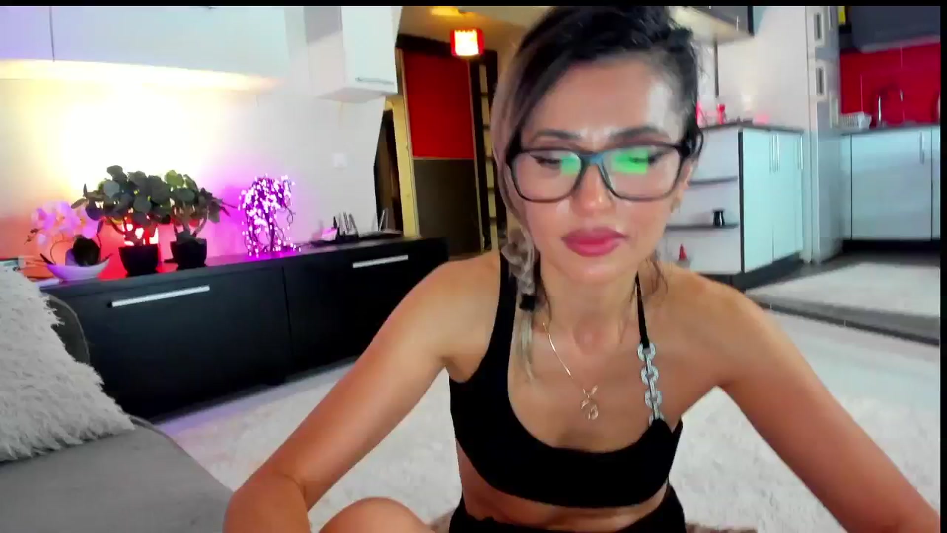 Gallery image thumbnail from SmileyTinaa's myfreecams stream on, 06/07/2024, 03:26 image 13 of 20