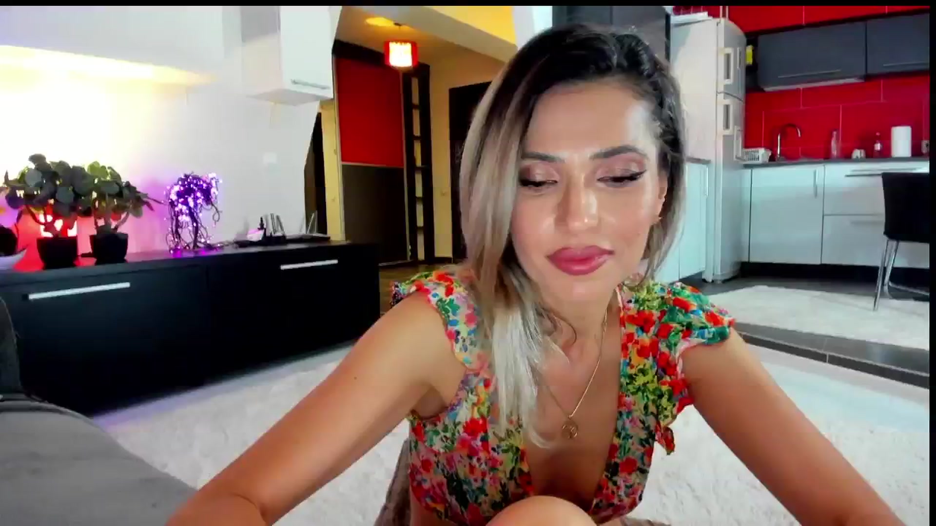 Gallery image thumbnail from SmileyTinaa's myfreecams stream on, 06/07/2024, 21:38 image 19 of 20