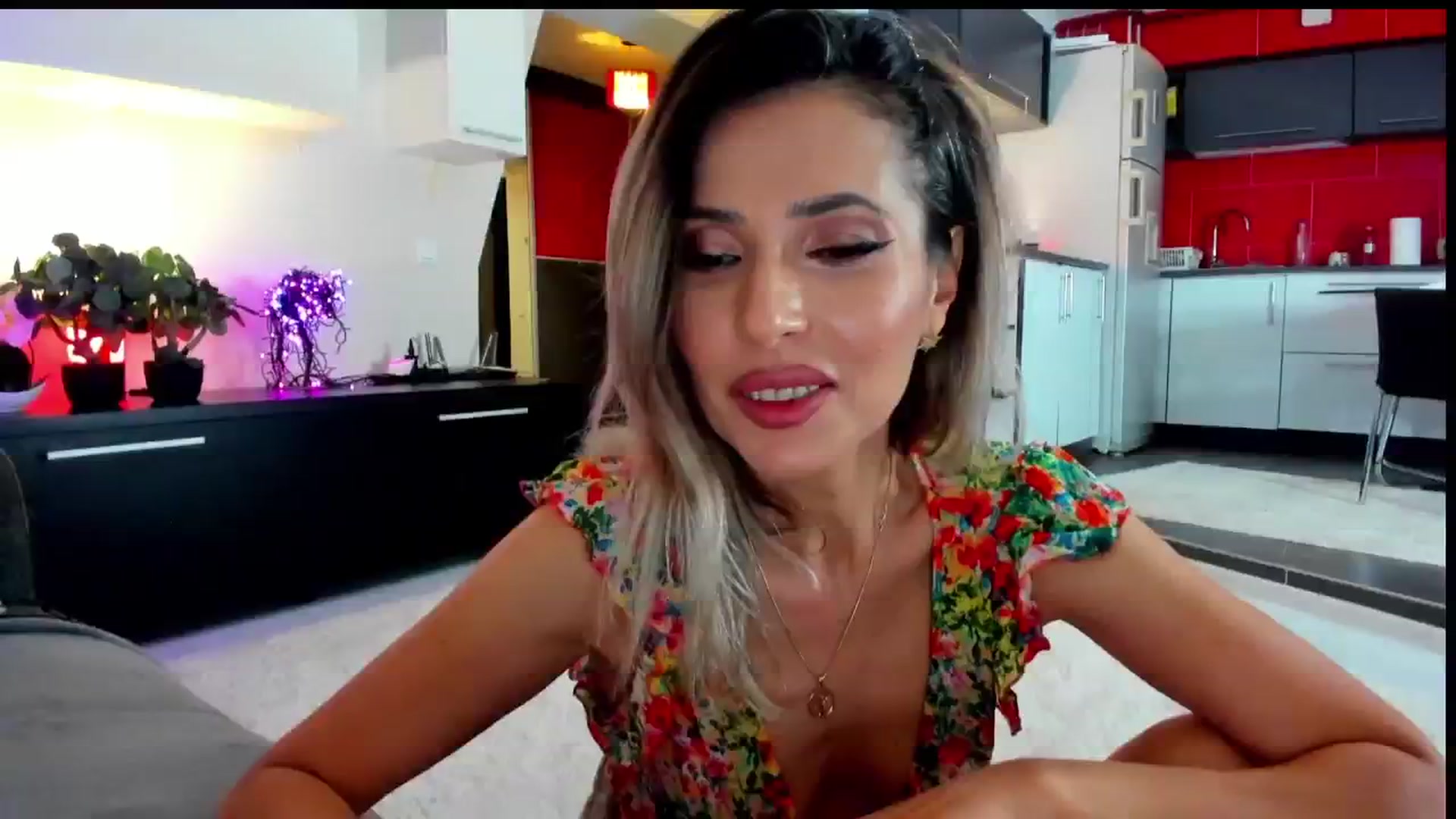 Gallery image thumbnail from SmileyTinaa's myfreecams stream on, 06/07/2024, 21:38 image 15 of 20