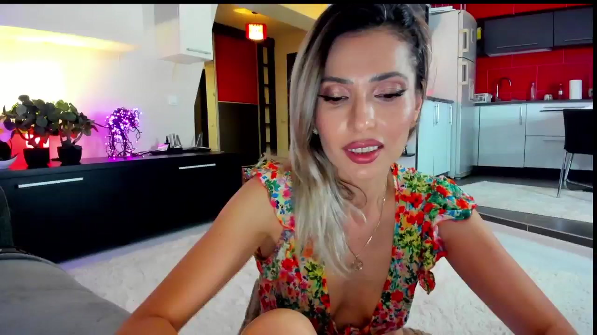 Gallery image thumbnail from SmileyTinaa's myfreecams stream on, 06/07/2024, 21:38 image 14 of 20