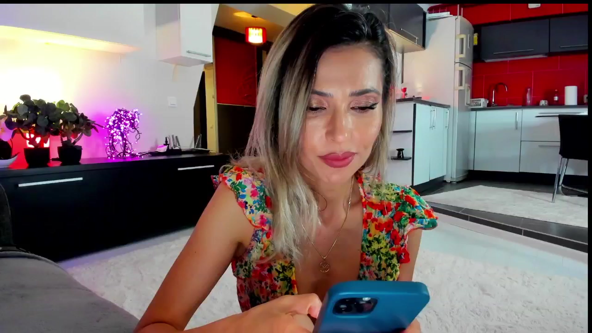 Gallery image thumbnail from SmileyTinaa's myfreecams stream on, 06/07/2024, 21:38 image 13 of 20