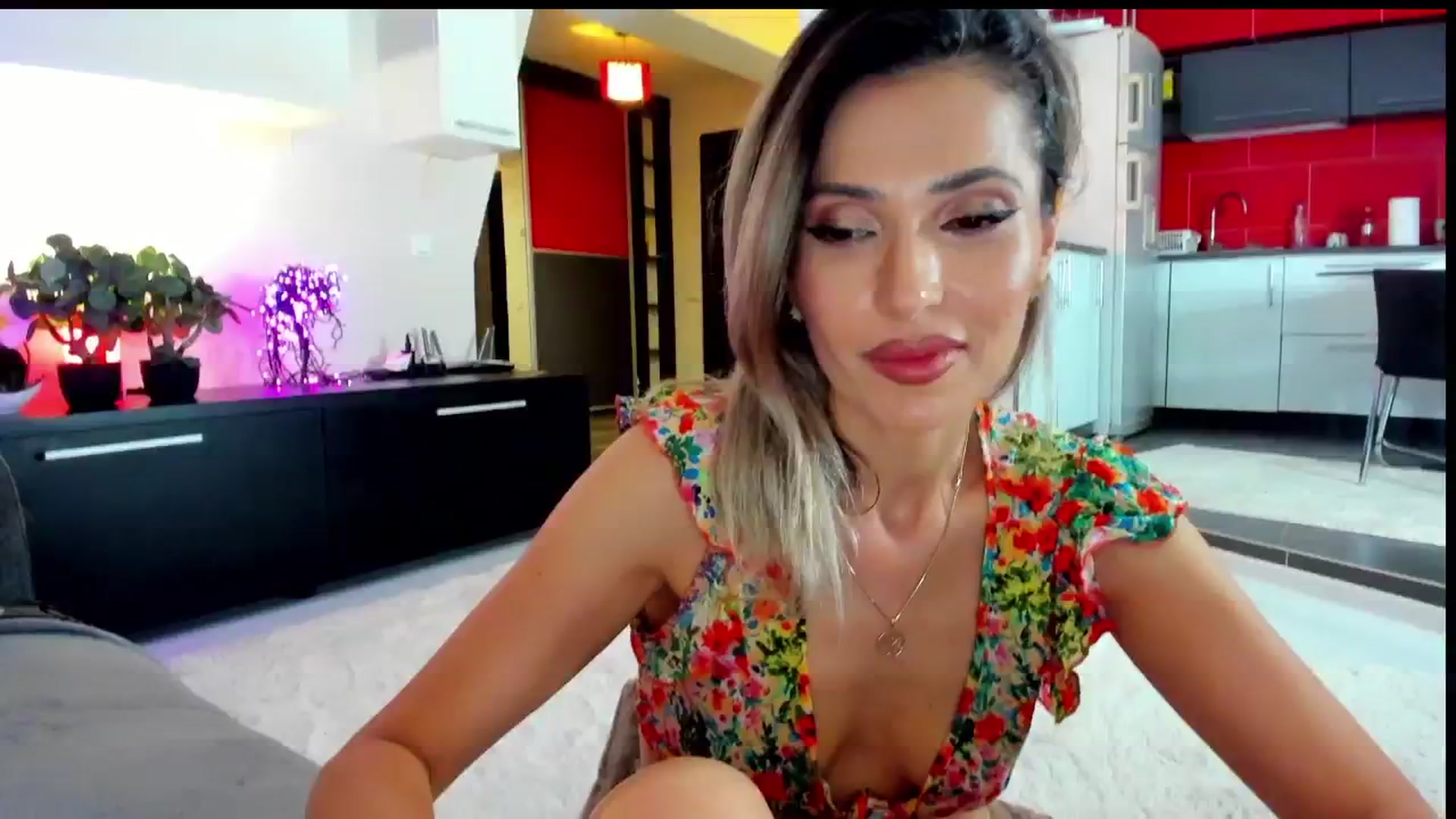 Gallery image thumbnail from SmileyTinaa's myfreecams stream on, 06/07/2024, 21:38 image 11 of 20