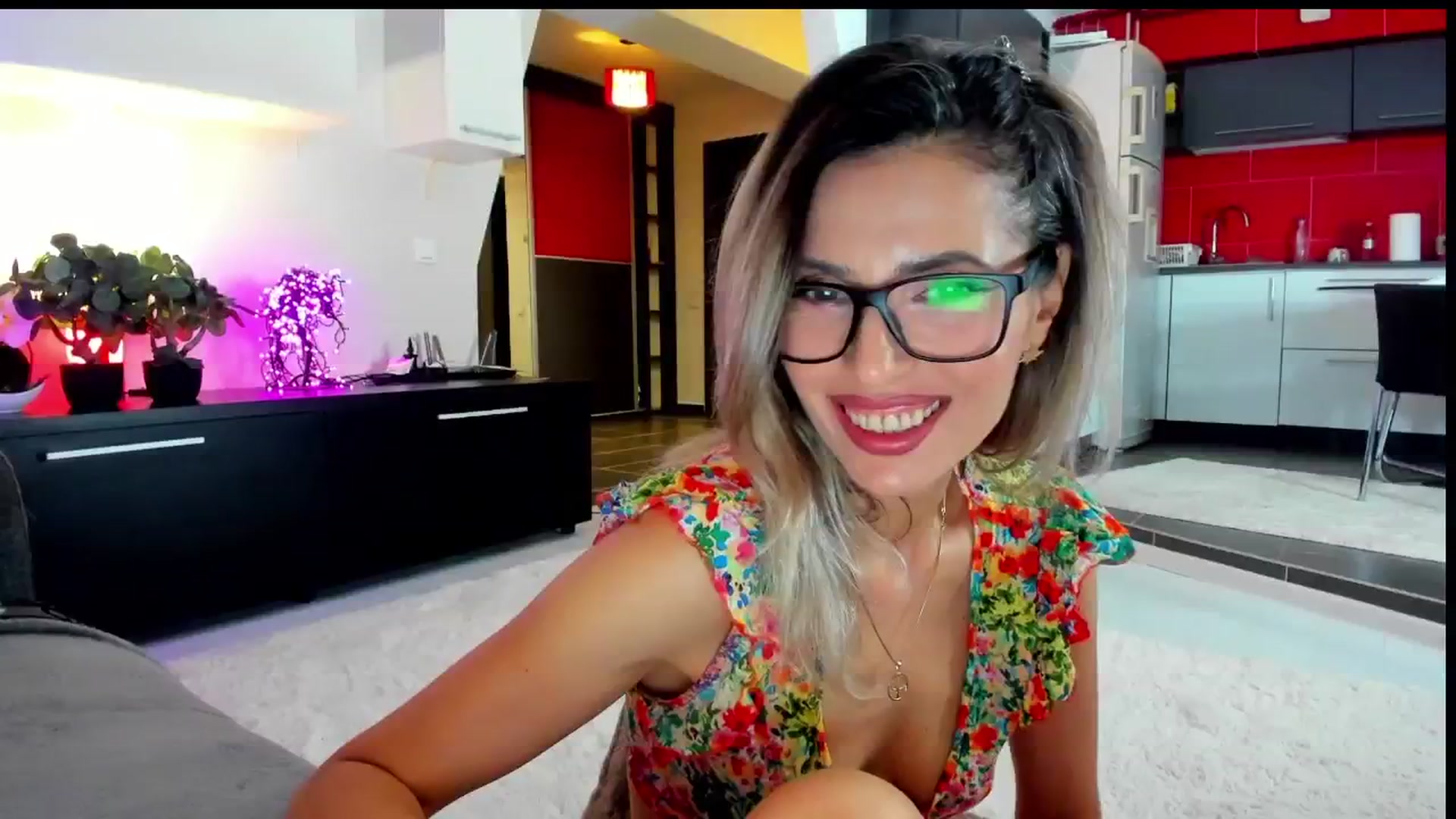 Gallery image thumbnail from SmileyTinaa's myfreecams stream on, 06/07/2024, 21:38 image 16 of 20
