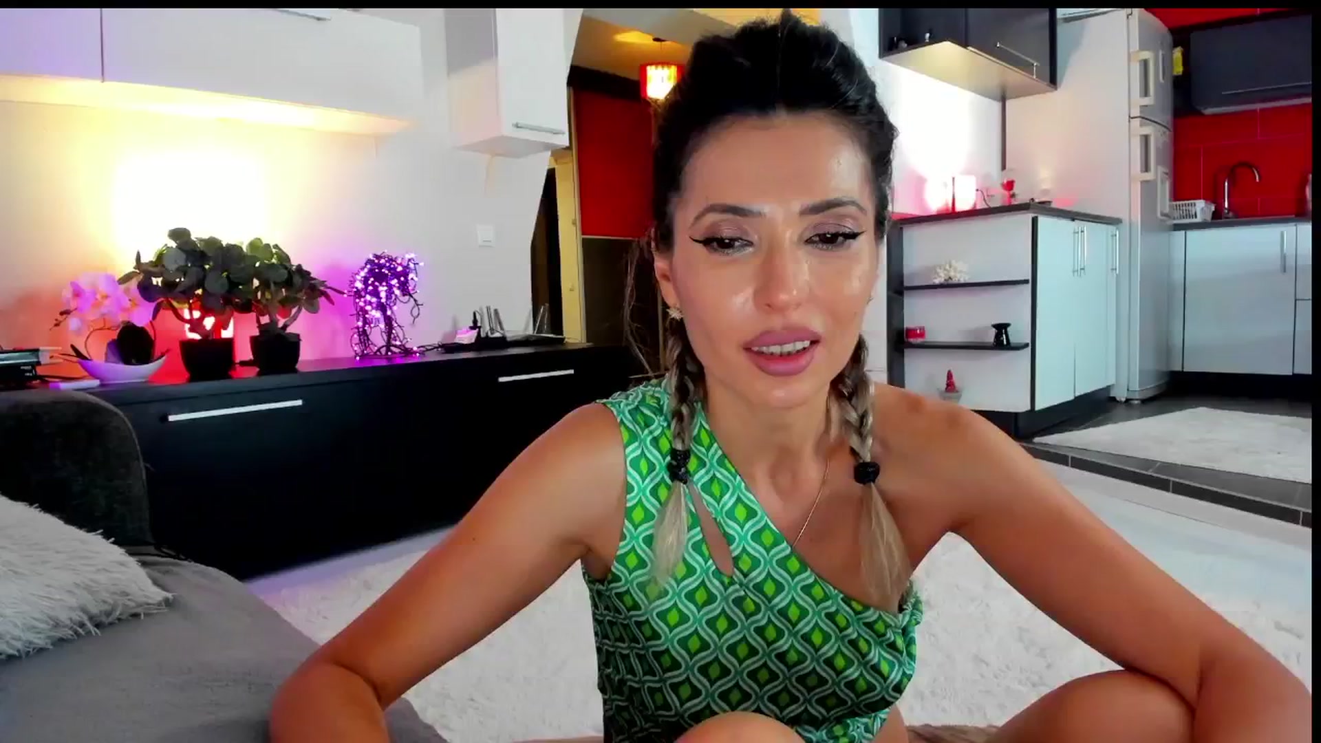 Gallery image thumbnail from SmileyTinaa's myfreecams stream on, 06/12/2024, 24:53 image 15 of 20