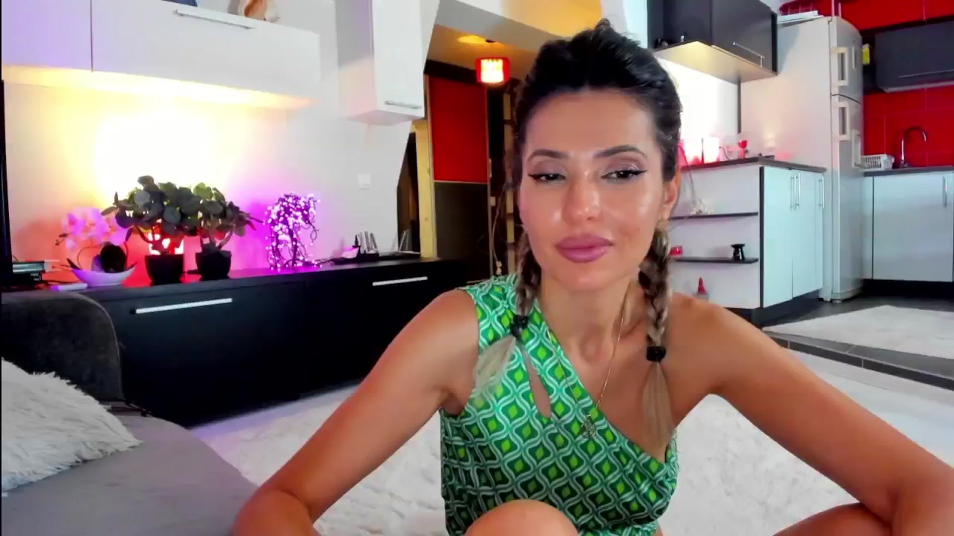 Gallery image thumbnail from SmileyTinaa's myfreecams stream on, 06/12/2024, 04:05 image 3 of 20