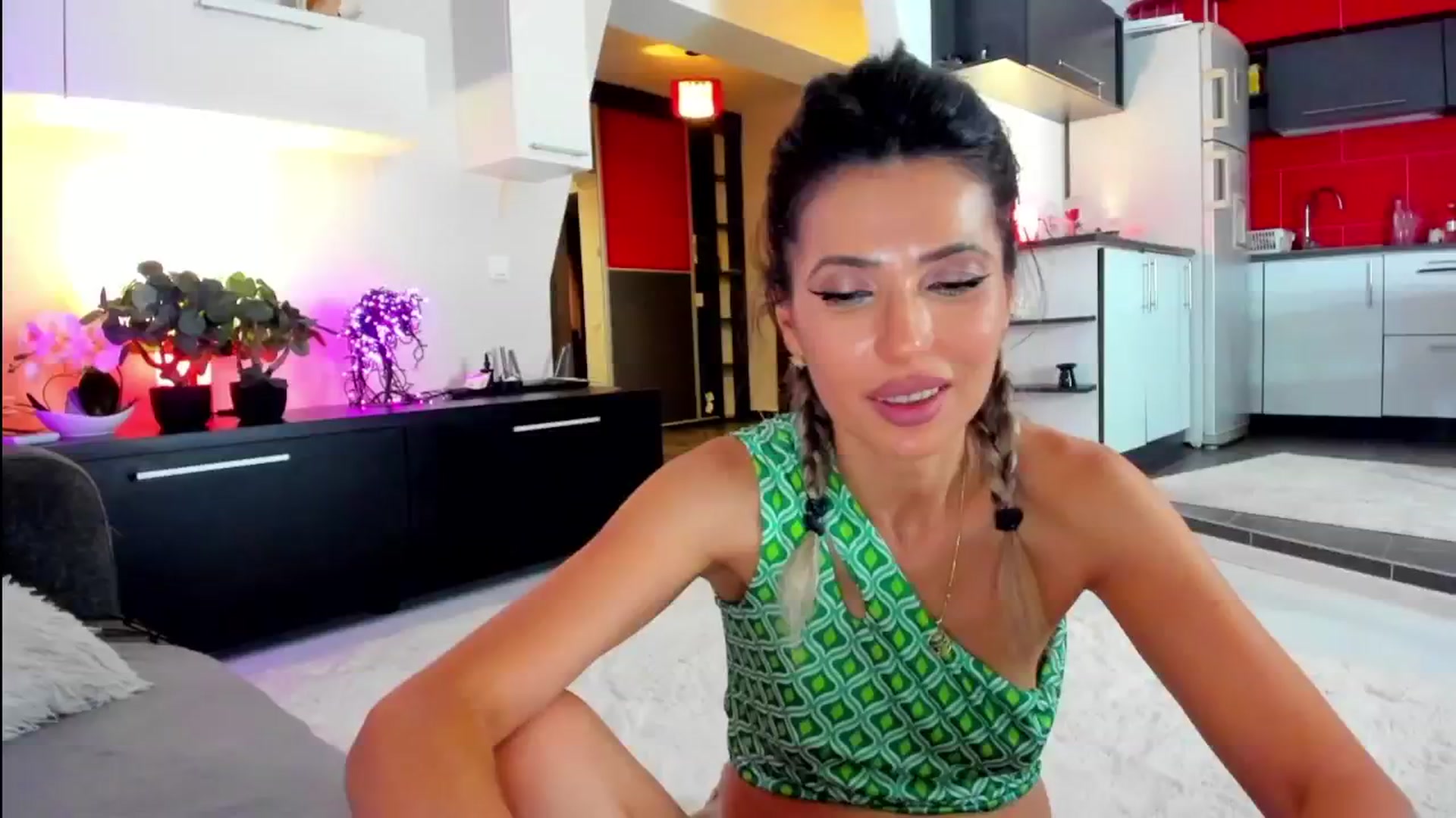Gallery image thumbnail from SmileyTinaa's myfreecams stream on, 06/12/2024, 04:05 image 15 of 20