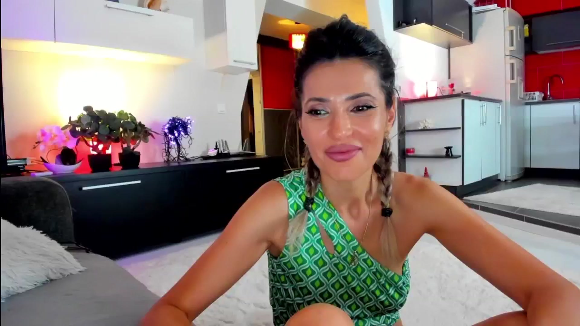 Gallery image thumbnail from SmileyTinaa's myfreecams stream on, 06/12/2024, 04:05 image 13 of 20