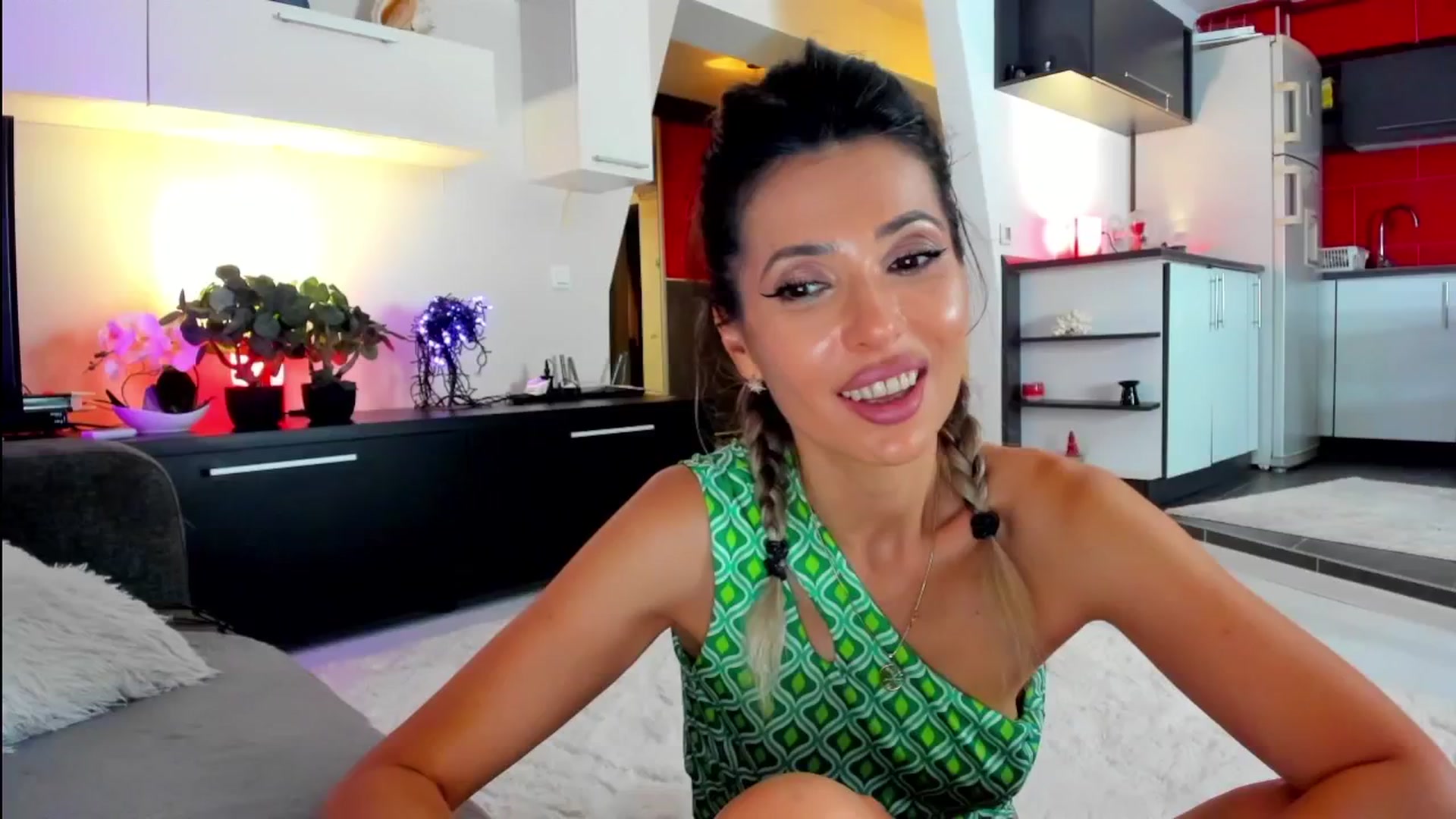 Gallery image thumbnail from SmileyTinaa's myfreecams stream on, 06/12/2024, 04:05 image 7 of 20