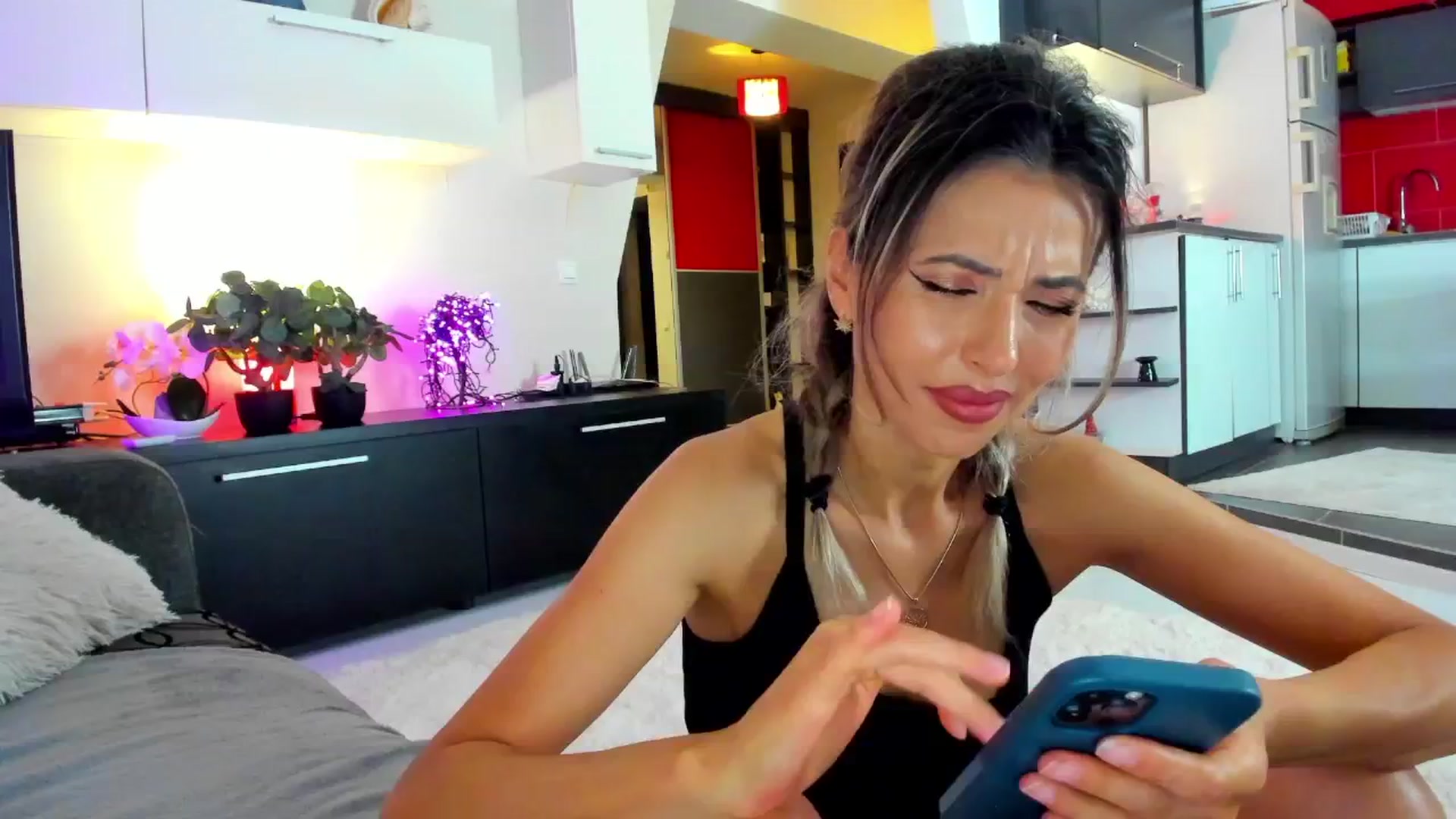 Gallery image thumbnail from SmileyTinaa's myfreecams stream on, 06/14/2024, 01:33 image 4 of 20