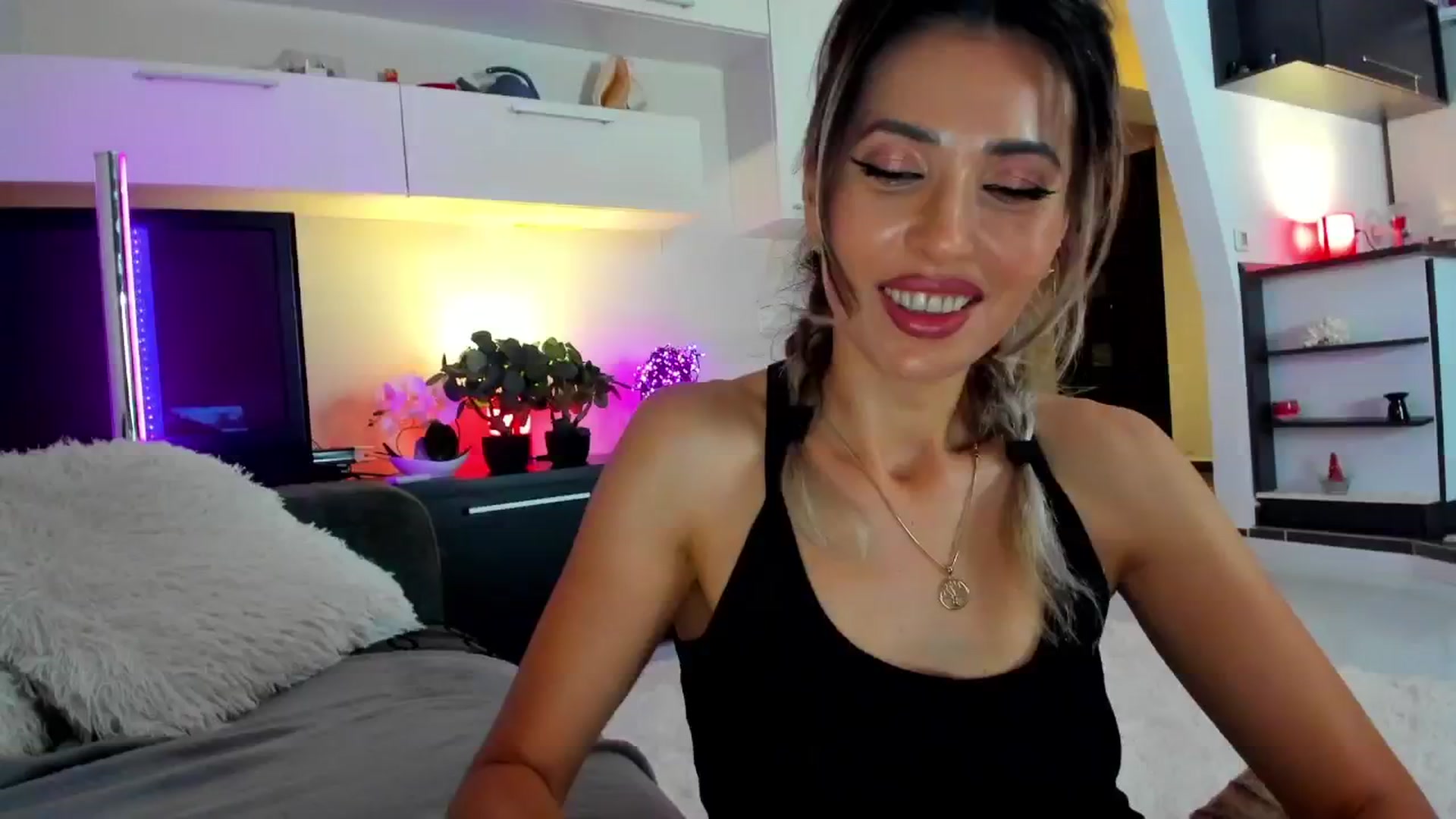 Gallery image thumbnail from SmileyTinaa's myfreecams stream on, 06/14/2024, 01:33 image 15 of 20