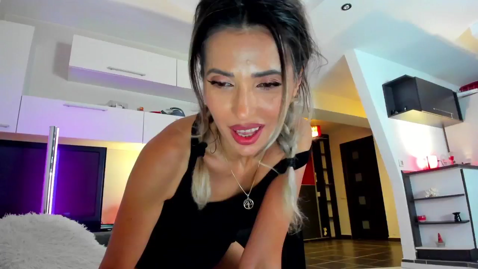 Gallery image thumbnail from SmileyTinaa's myfreecams stream on, 06/14/2024, 01:33 image 20 of 20