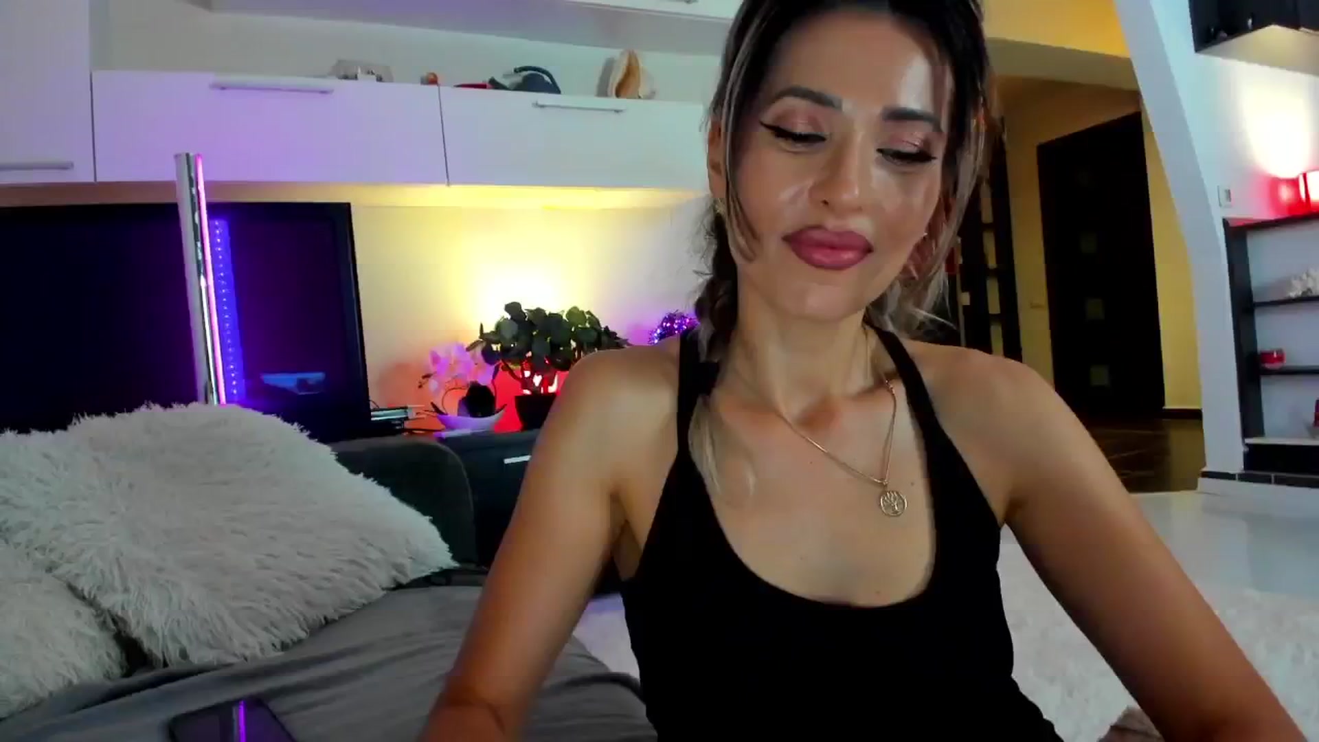 Gallery image thumbnail from SmileyTinaa's myfreecams stream on, 06/14/2024, 01:33 image 10 of 20