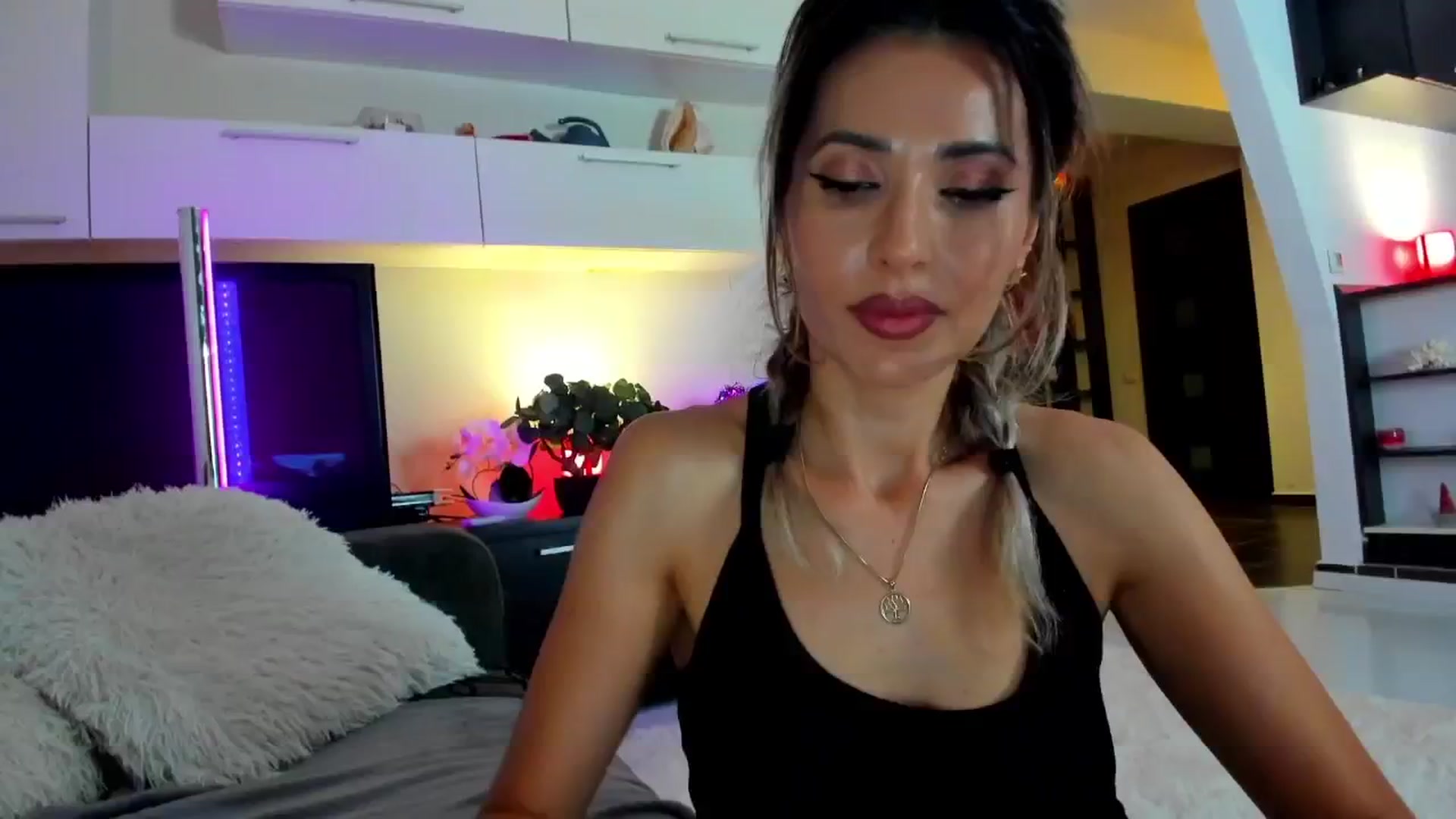 Gallery image thumbnail from SmileyTinaa's myfreecams stream on, 06/14/2024, 01:33 image 9 of 20