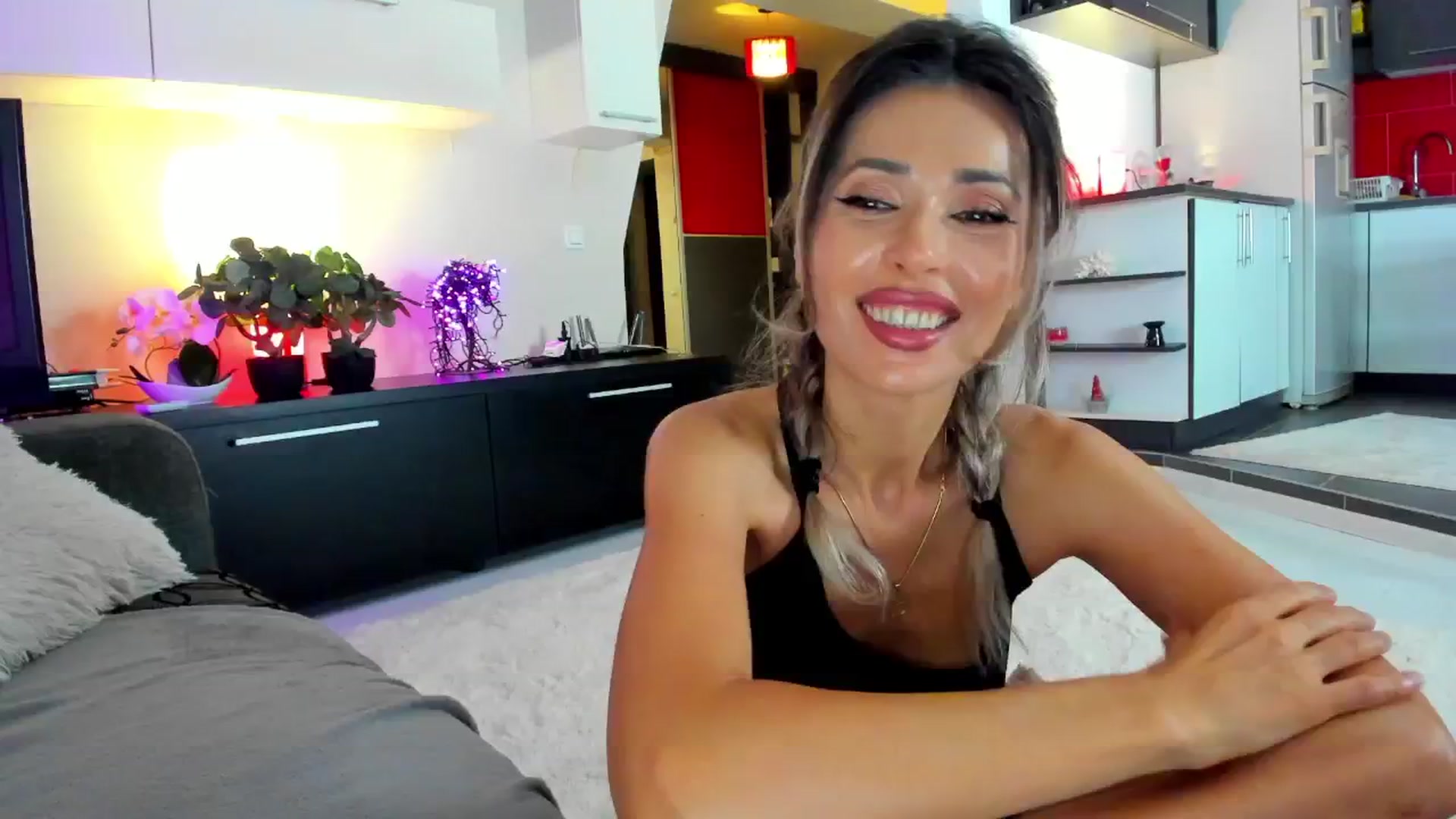 Gallery image thumbnail from SmileyTinaa's myfreecams stream on, 06/14/2024, 01:33 image 17 of 20