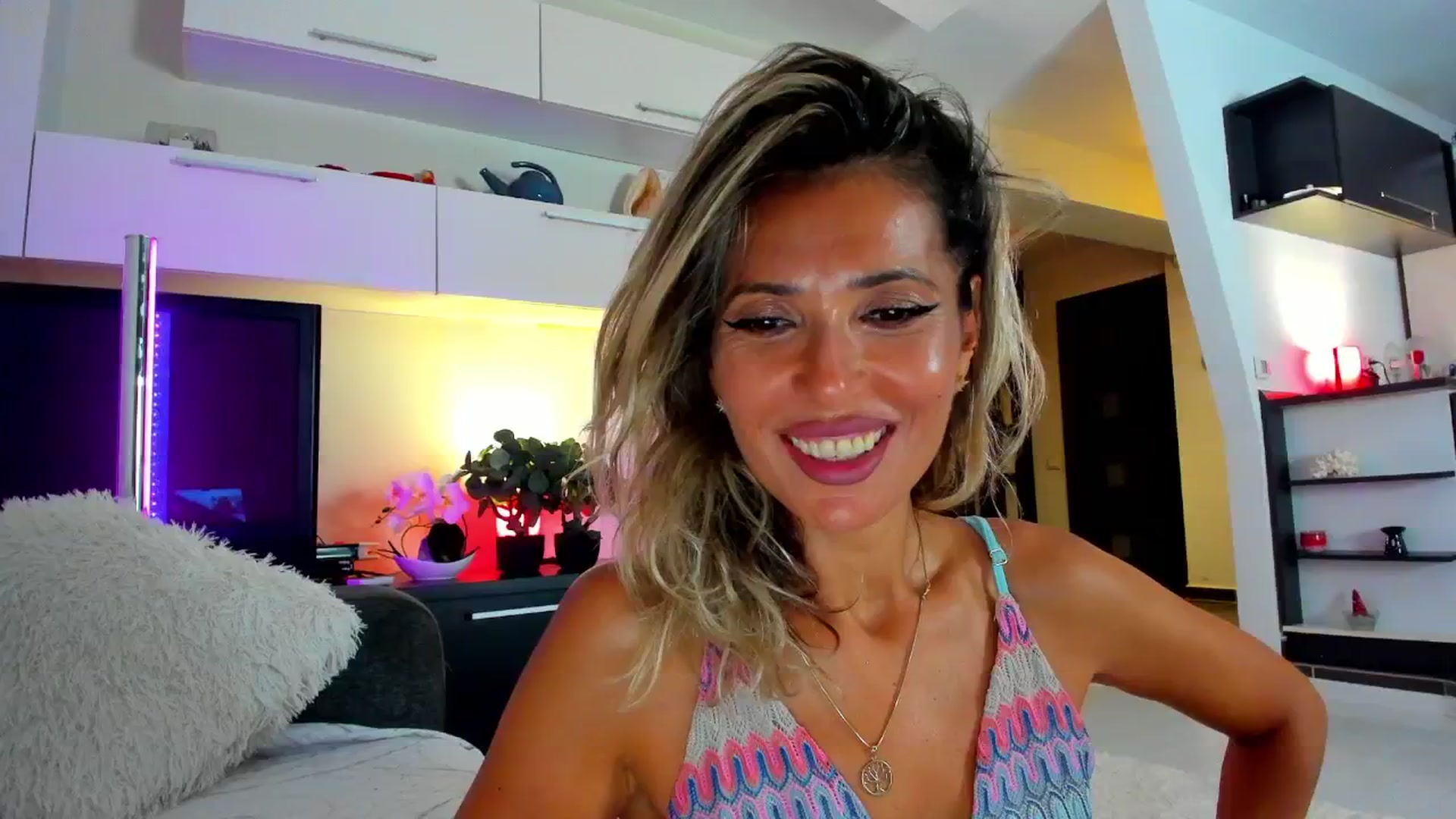 Gallery image thumbnail from SmileyTinaa's myfreecams stream on, 08/14/2024, 05:10 image 8 of 20