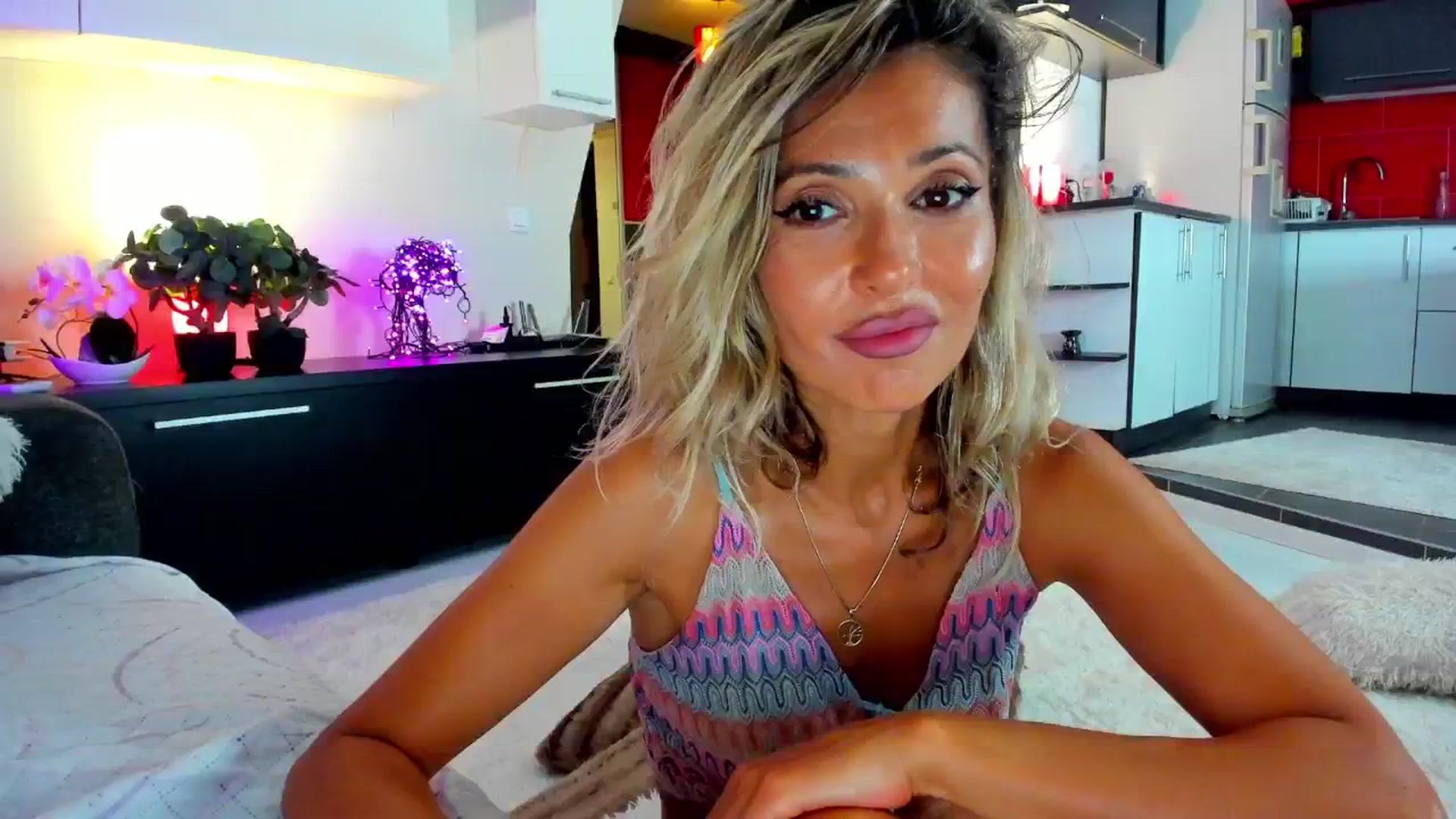 Gallery image thumbnail from SmileyTinaa's myfreecams stream on, 08/14/2024, 05:10 image 2 of 20