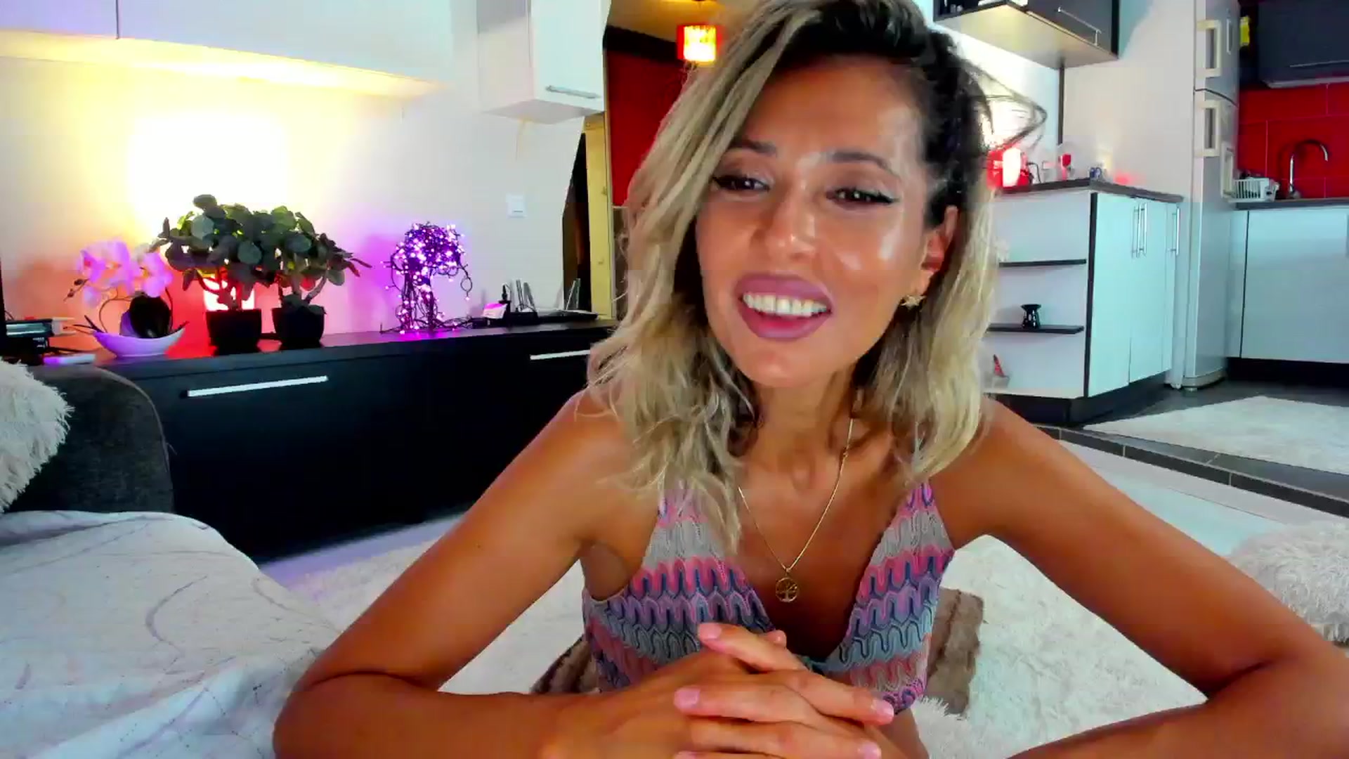 Gallery image thumbnail from SmileyTinaa's myfreecams stream on, 08/14/2024, 05:10 image 7 of 20