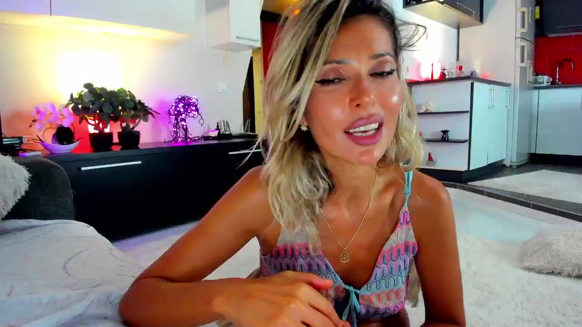 Gallery image thumbnail from SmileyTinaa's myfreecams stream on, 08/14/2024, 05:10 image 6 of 20