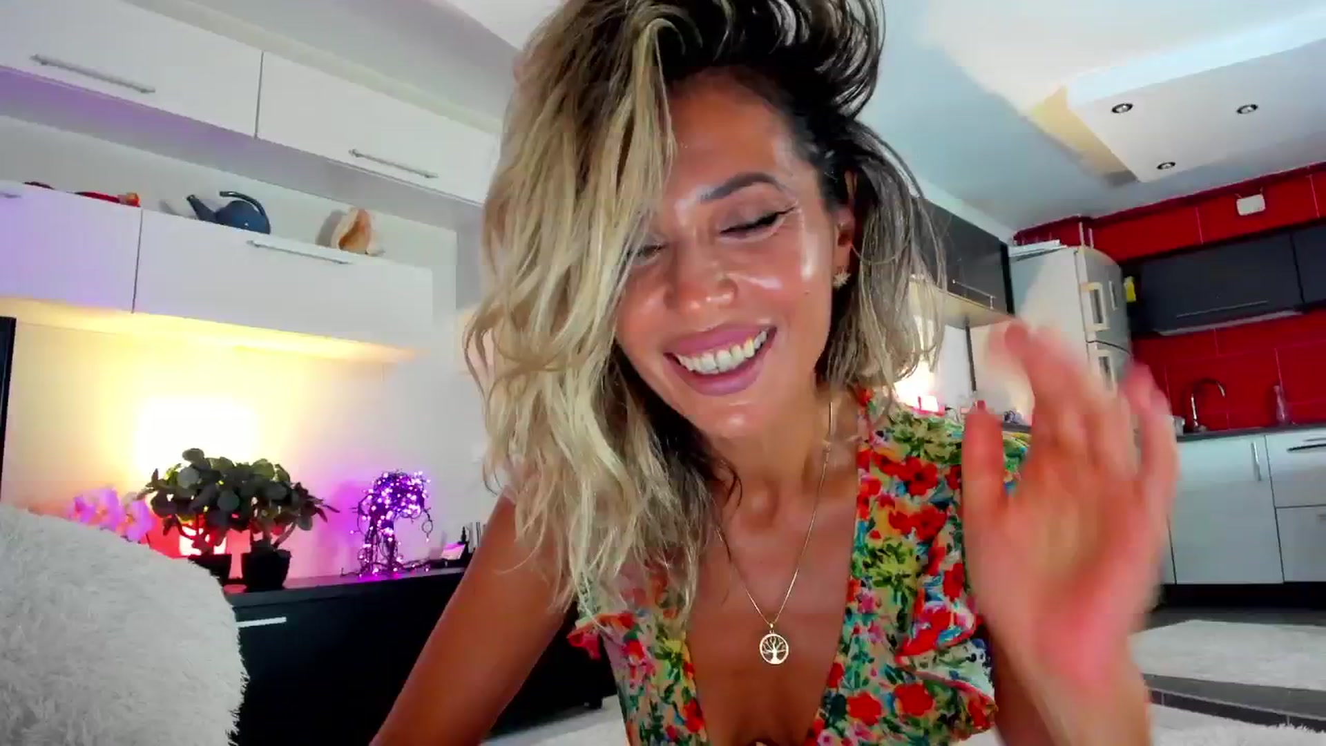 Gallery image thumbnail from SmileyTinaa's myfreecams stream on, 08/14/2024, 23:25 image 5 of 20