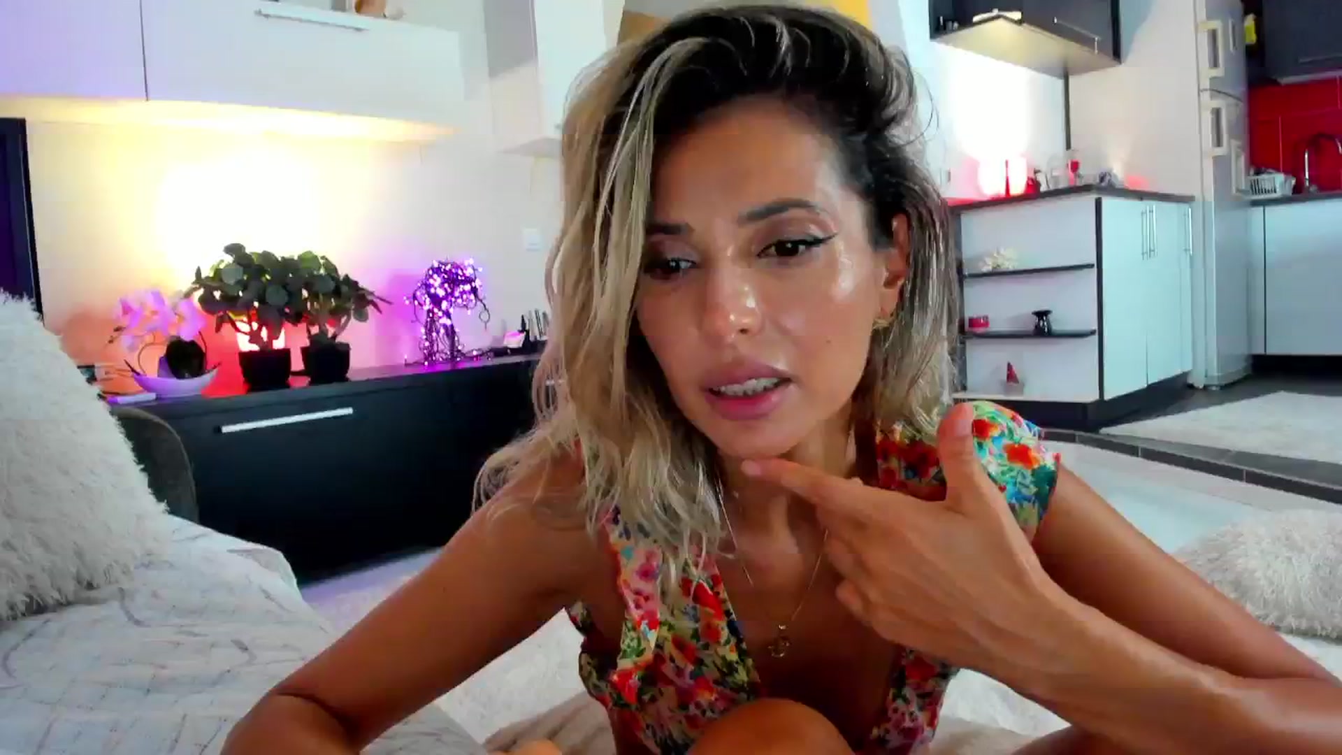 Gallery image thumbnail from SmileyTinaa's myfreecams stream on, 08/14/2024, 23:25 image 16 of 20