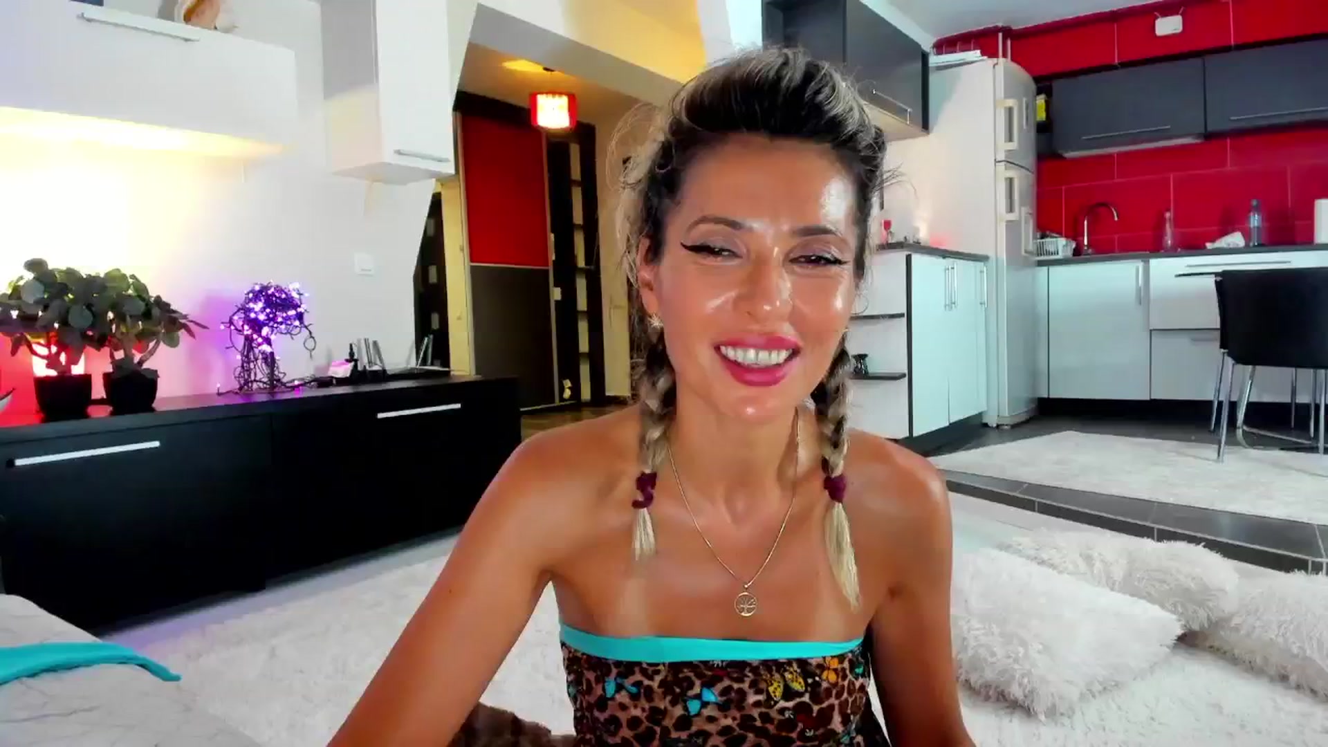 Gallery image thumbnail from SmileyTinaa's myfreecams stream on, 08/16/2024, 05:14 image 7 of 20