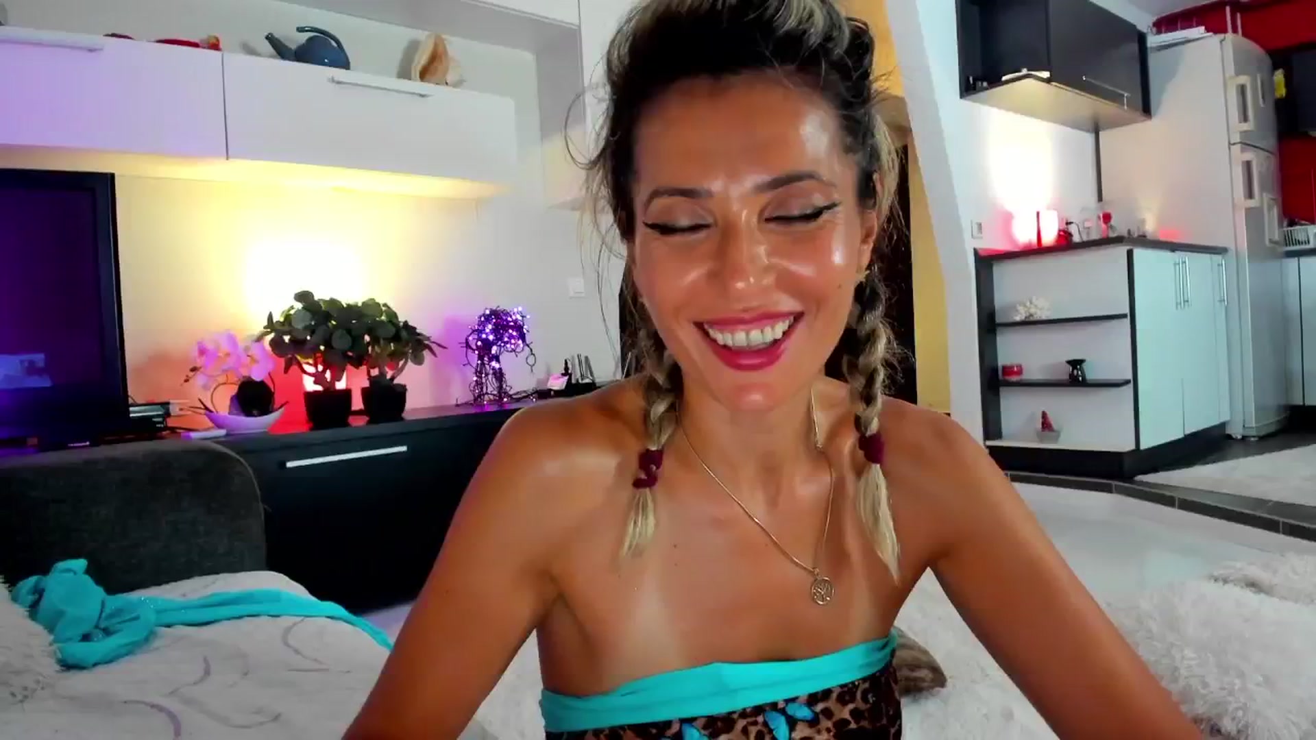 Gallery image thumbnail from SmileyTinaa's myfreecams stream on, 08/16/2024, 05:14 image 19 of 20
