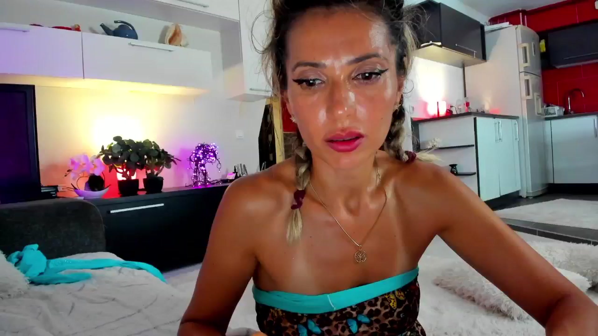 Gallery image thumbnail from SmileyTinaa's myfreecams stream on, 08/16/2024, 05:41 image 17 of 20
