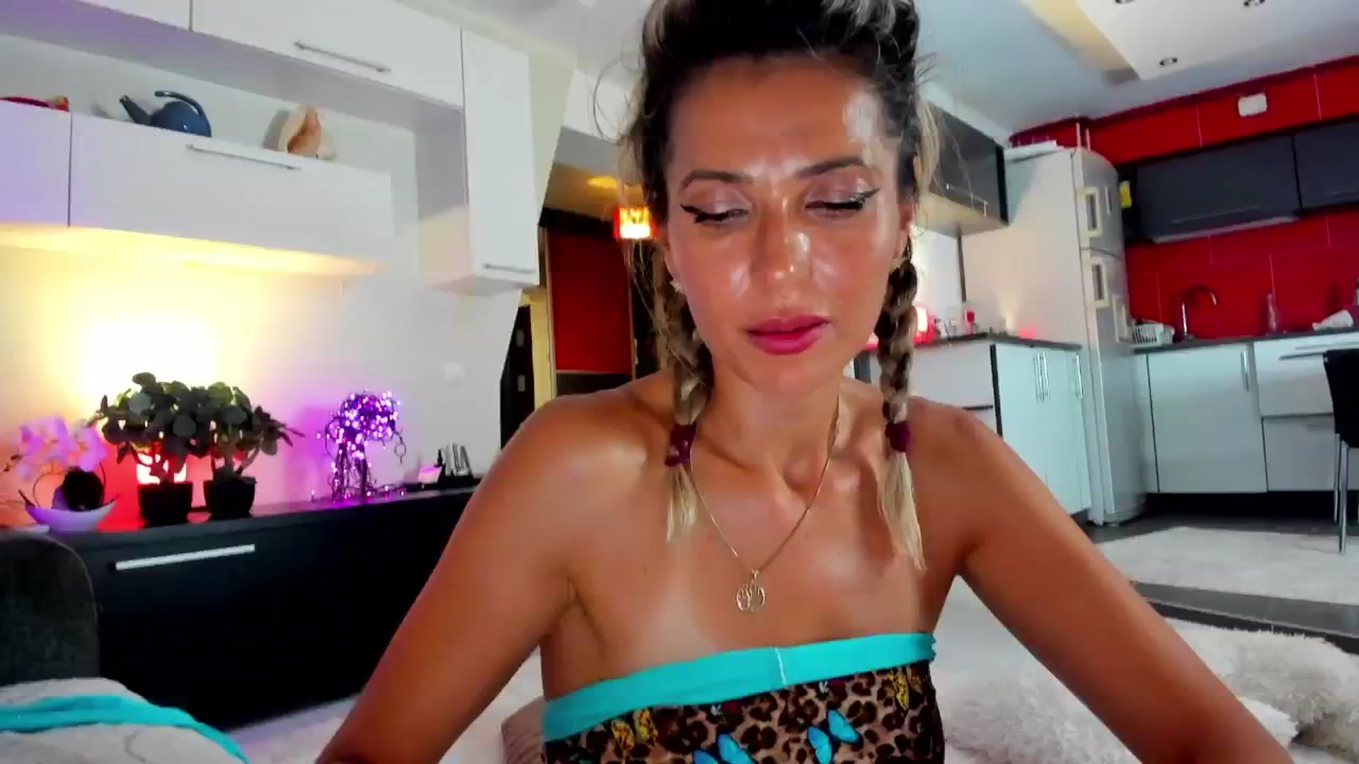 Gallery image thumbnail from SmileyTinaa's myfreecams stream on, 08/16/2024, 05:41 image 10 of 20