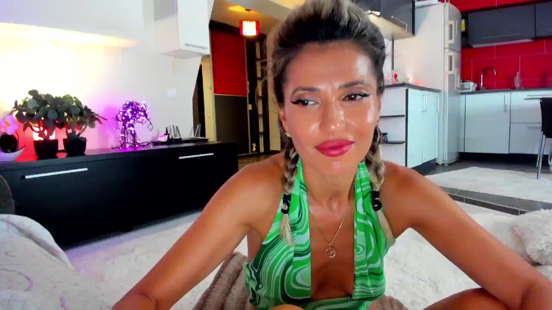 Gallery image thumbnail from SmileyTinaa's myfreecams stream on, 08/17/2024, 24:04 image 4 of 20