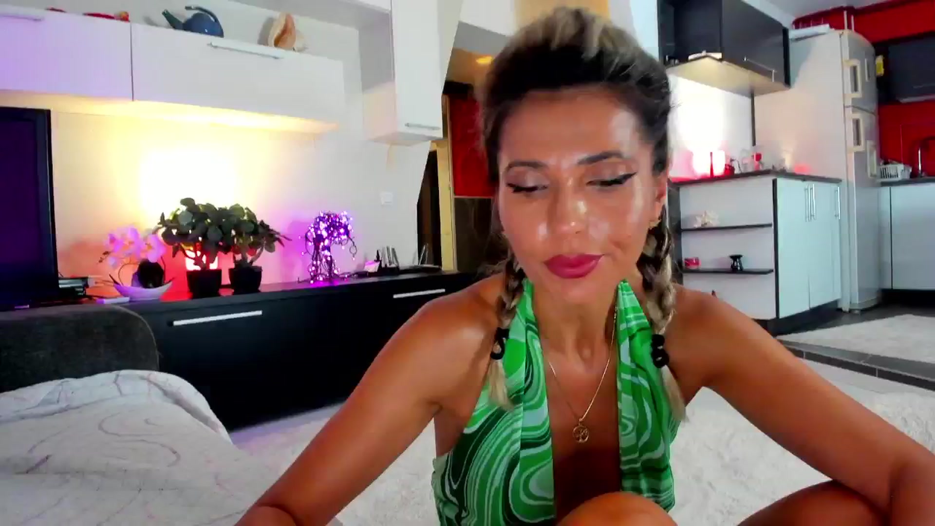 Gallery image thumbnail from SmileyTinaa's myfreecams stream on, 08/17/2024, 24:04 image 10 of 20