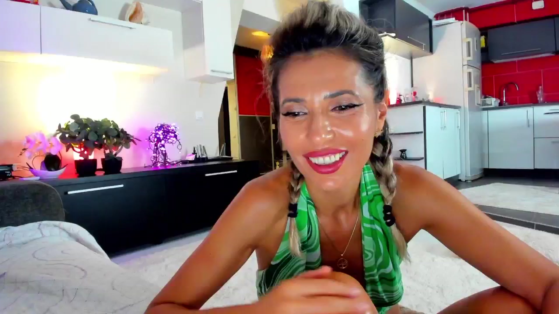 Gallery image thumbnail from SmileyTinaa's myfreecams stream on, 08/17/2024, 24:04 image 13 of 20