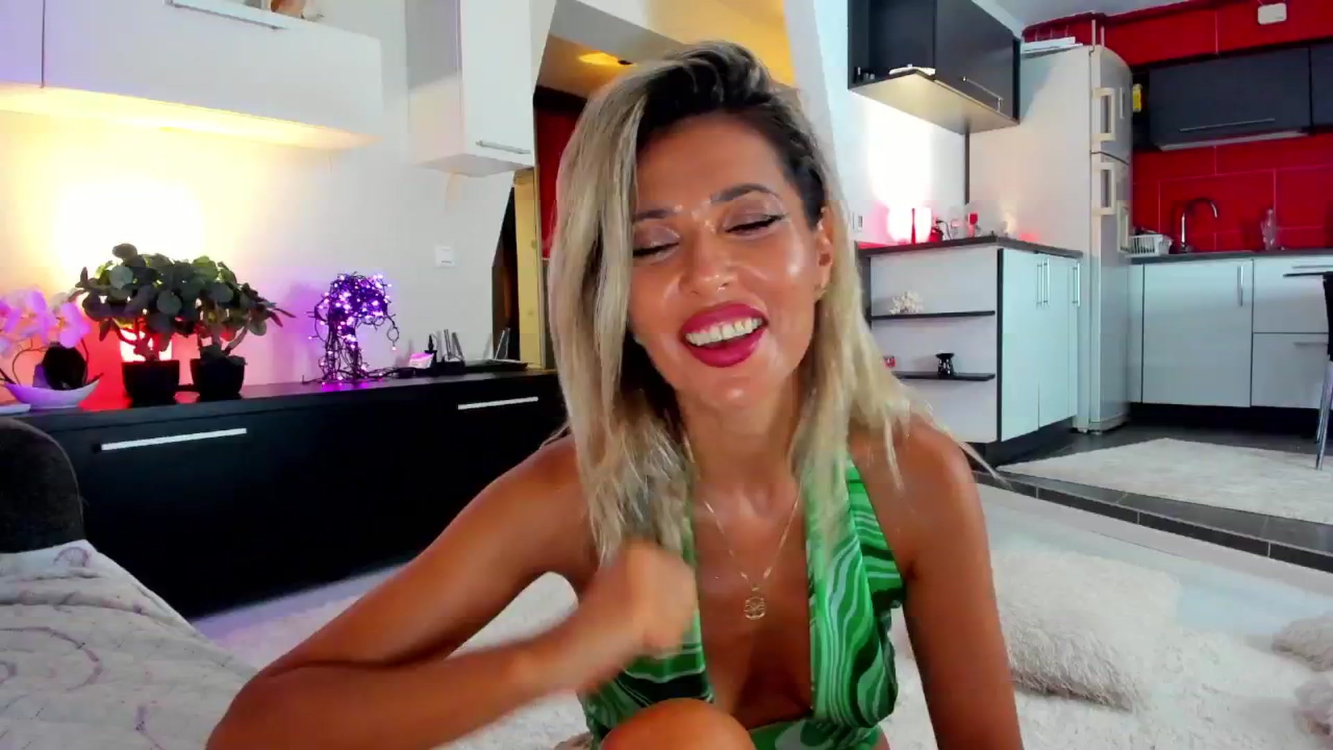 Gallery image thumbnail from SmileyTinaa's myfreecams stream on, 08/17/2024, 05:00 image 9 of 20