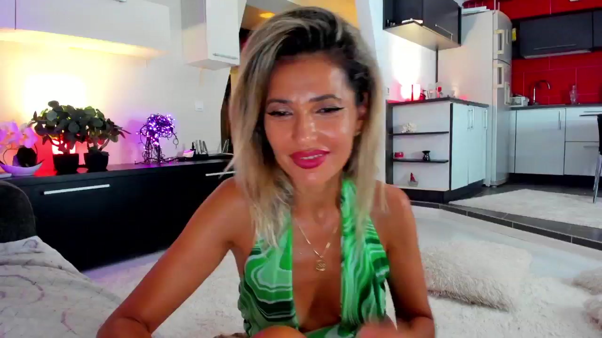 Gallery image thumbnail from SmileyTinaa's myfreecams stream on, 08/17/2024, 05:00 image 7 of 20