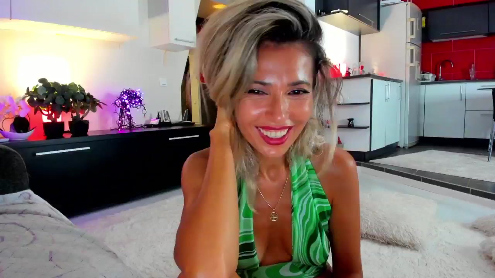 Gallery image thumbnail from SmileyTinaa's myfreecams stream on, 08/17/2024, 05:00 image 12 of 20