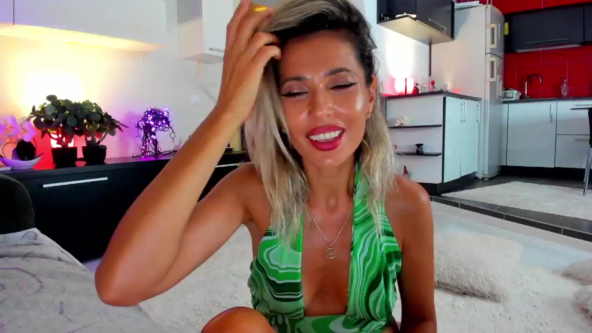Gallery image thumbnail from SmileyTinaa's myfreecams stream on, 08/17/2024, 05:00 image 15 of 20