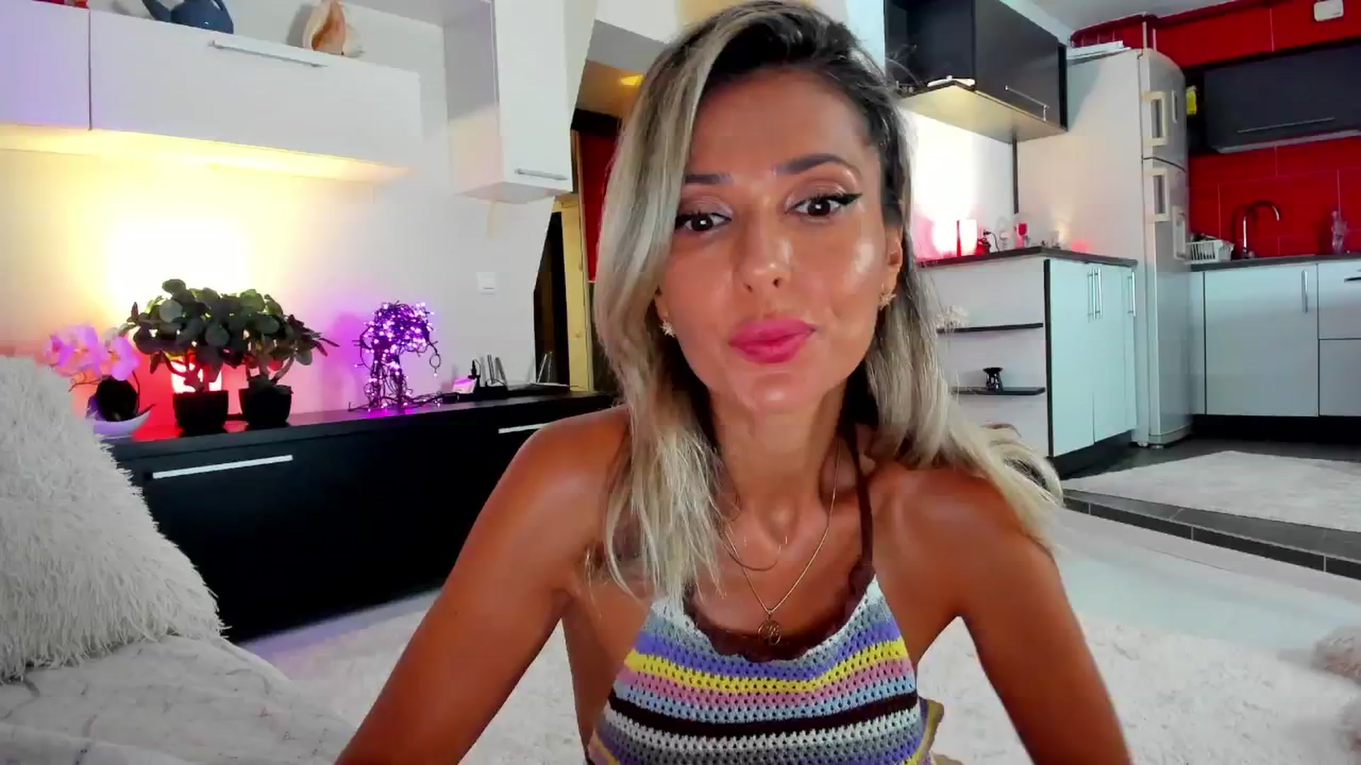 Gallery image thumbnail from SmileyTinaa's myfreecams stream on, 08/23/2024, 01:21 image 1 of 20