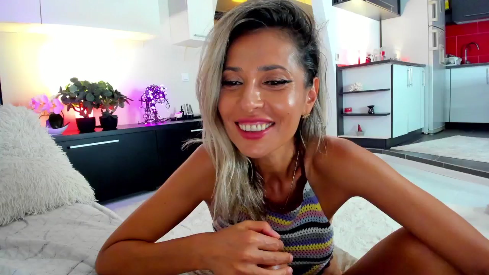 Gallery image thumbnail from SmileyTinaa's myfreecams stream on, 08/23/2024, 01:21 image 9 of 20
