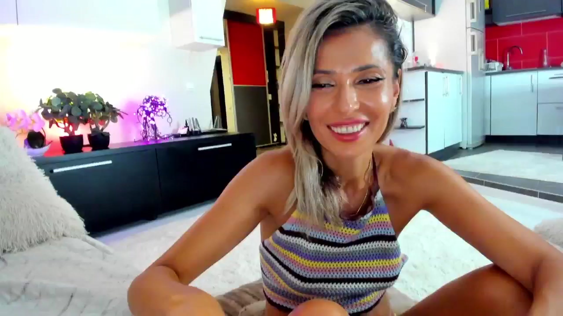 Gallery image thumbnail from SmileyTinaa's myfreecams stream on, 08/23/2024, 01:21 image 7 of 20