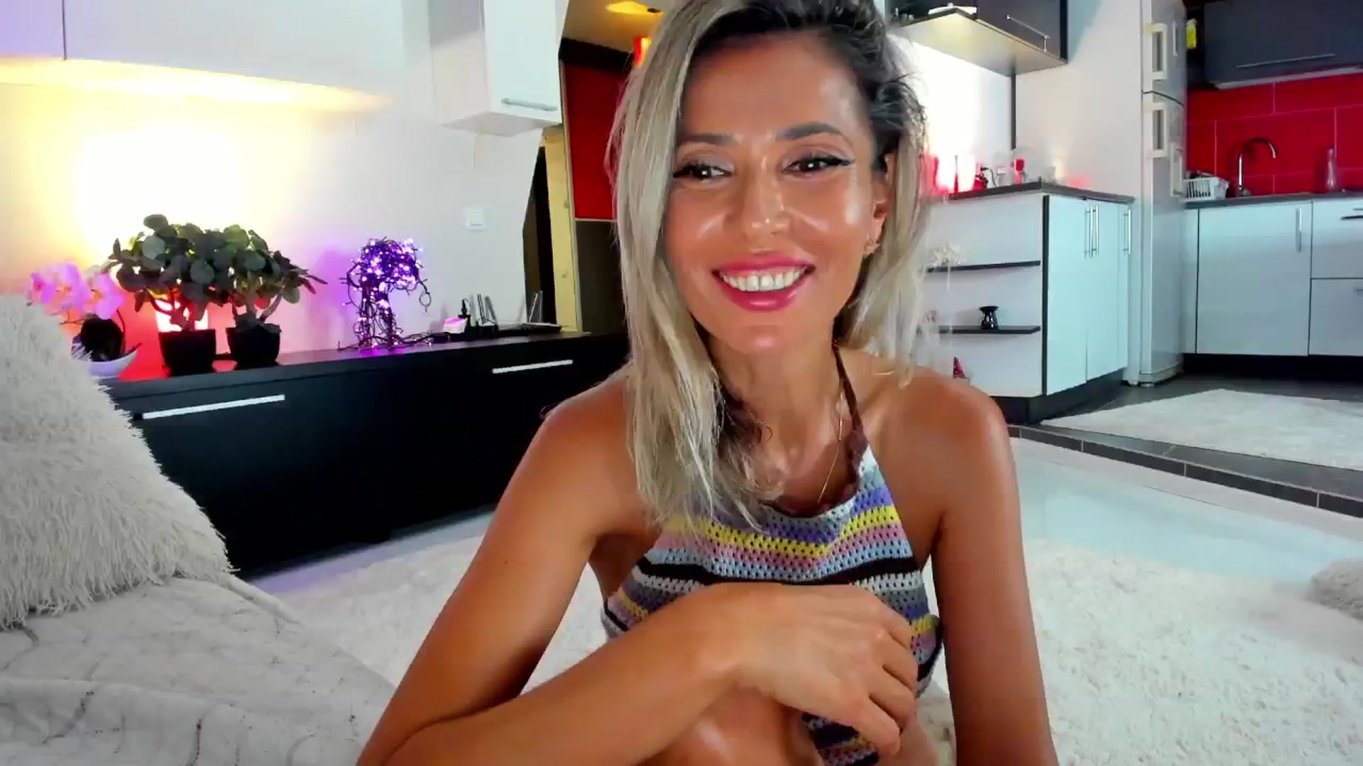 Gallery image thumbnail from SmileyTinaa's myfreecams stream on, 08/23/2024, 01:21 image 6 of 20