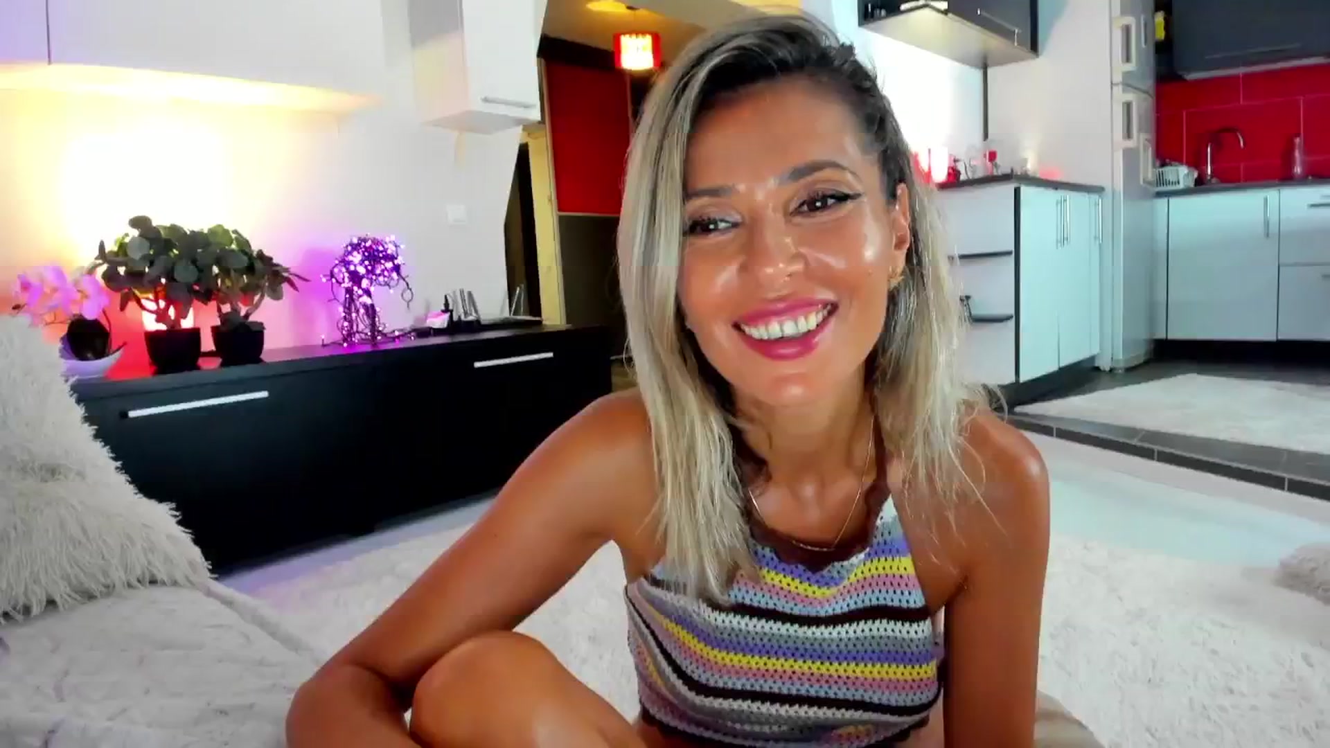 Gallery image thumbnail from SmileyTinaa's myfreecams stream on, 08/23/2024, 01:21 image 15 of 20