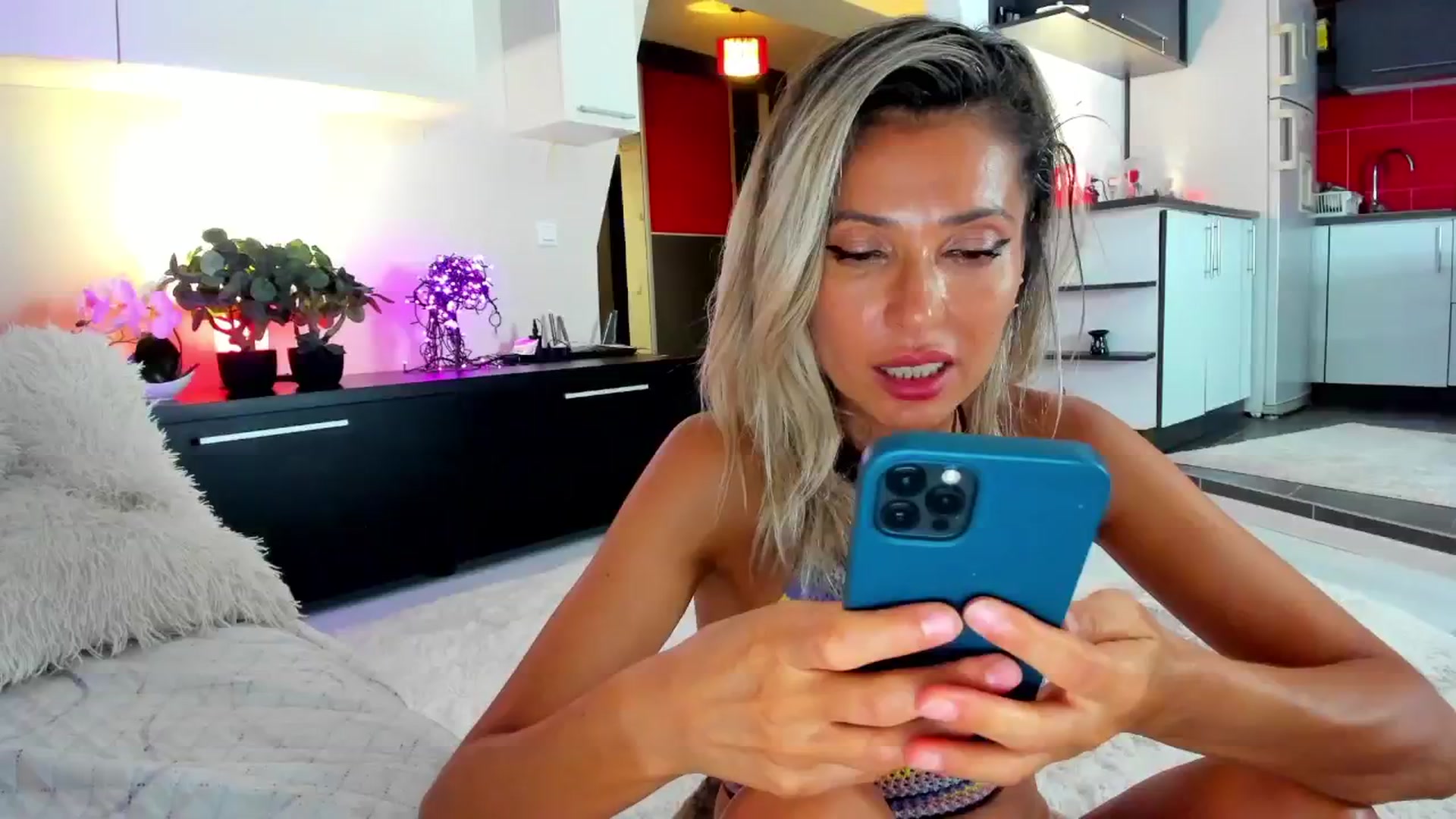 Gallery image thumbnail from SmileyTinaa's myfreecams stream on, 08/23/2024, 02:31 image 6 of 20