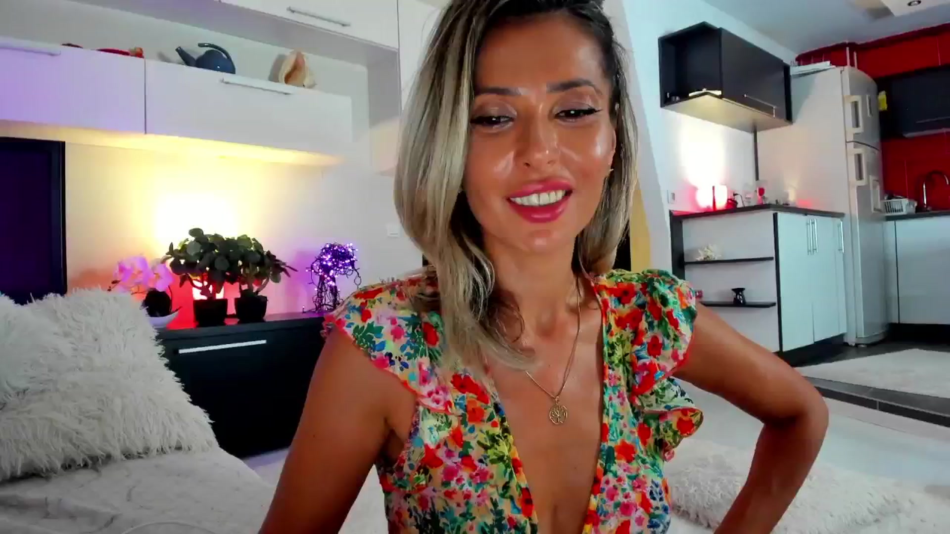 Gallery image thumbnail from SmileyTinaa's myfreecams stream on, 08/24/2024, 24:11 image 11 of 20