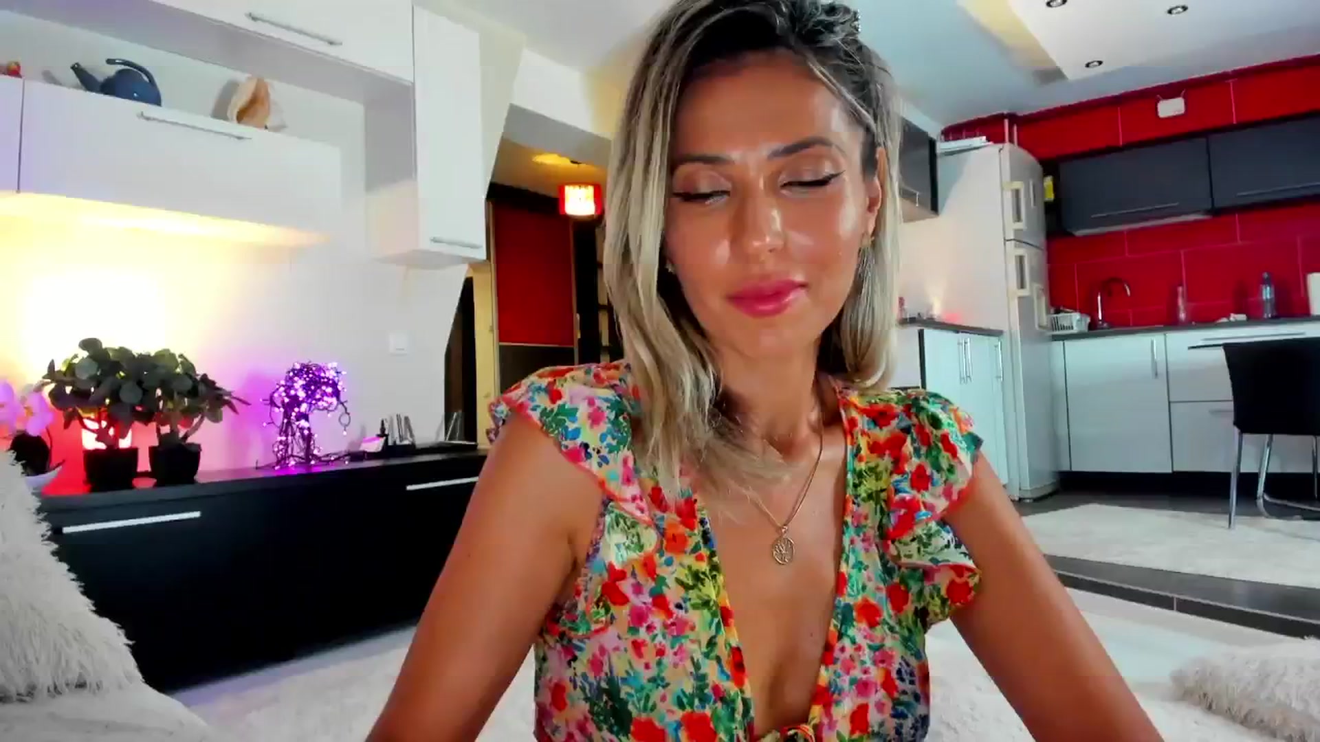 Gallery image thumbnail from SmileyTinaa's myfreecams stream on, 08/24/2024, 24:11 image 6 of 20