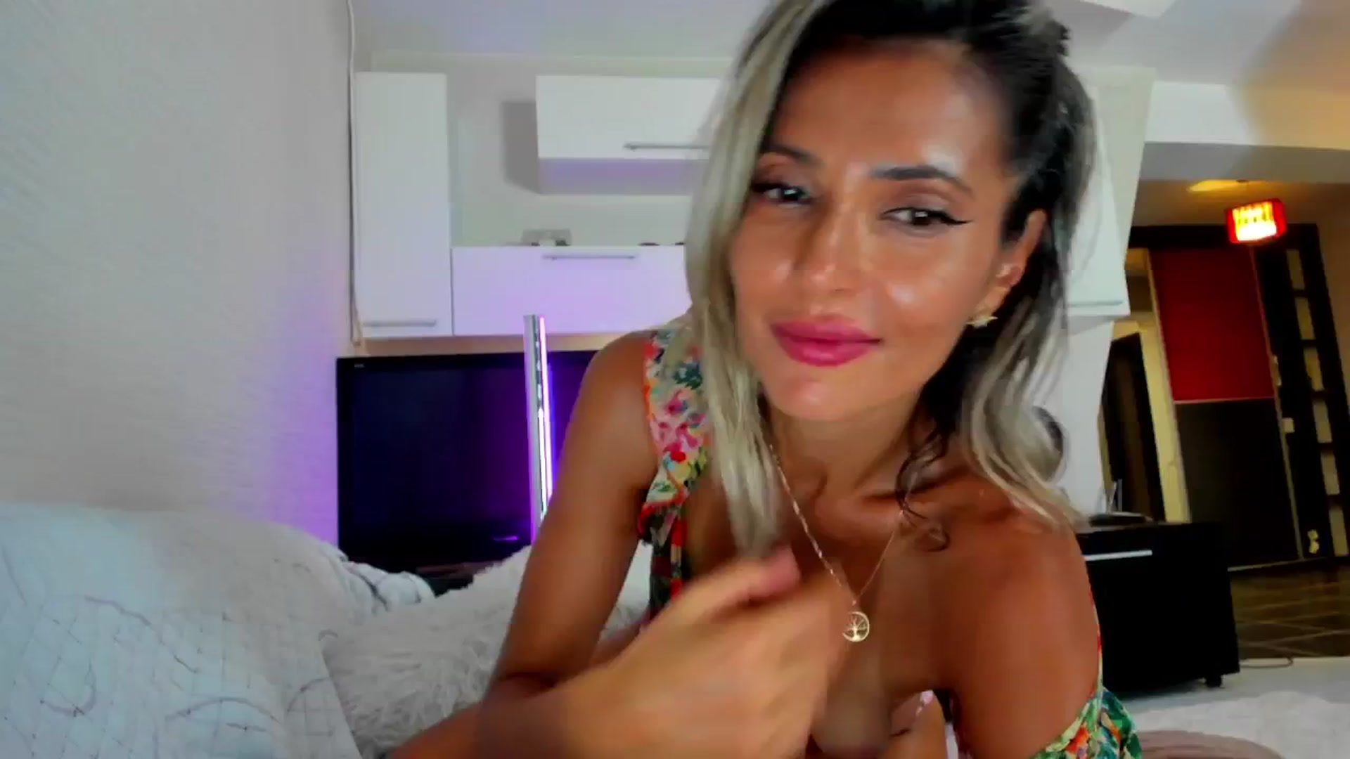 Gallery image thumbnail from SmileyTinaa's myfreecams stream on, 08/24/2024, 24:57 image 12 of 20